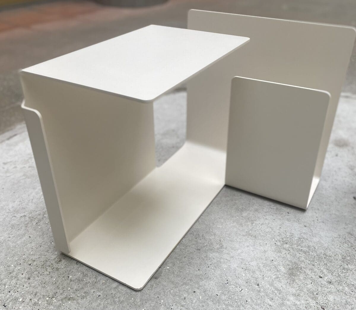 Konstantin Grcic  – paire de tables d’appoint  DIANA C  occasion