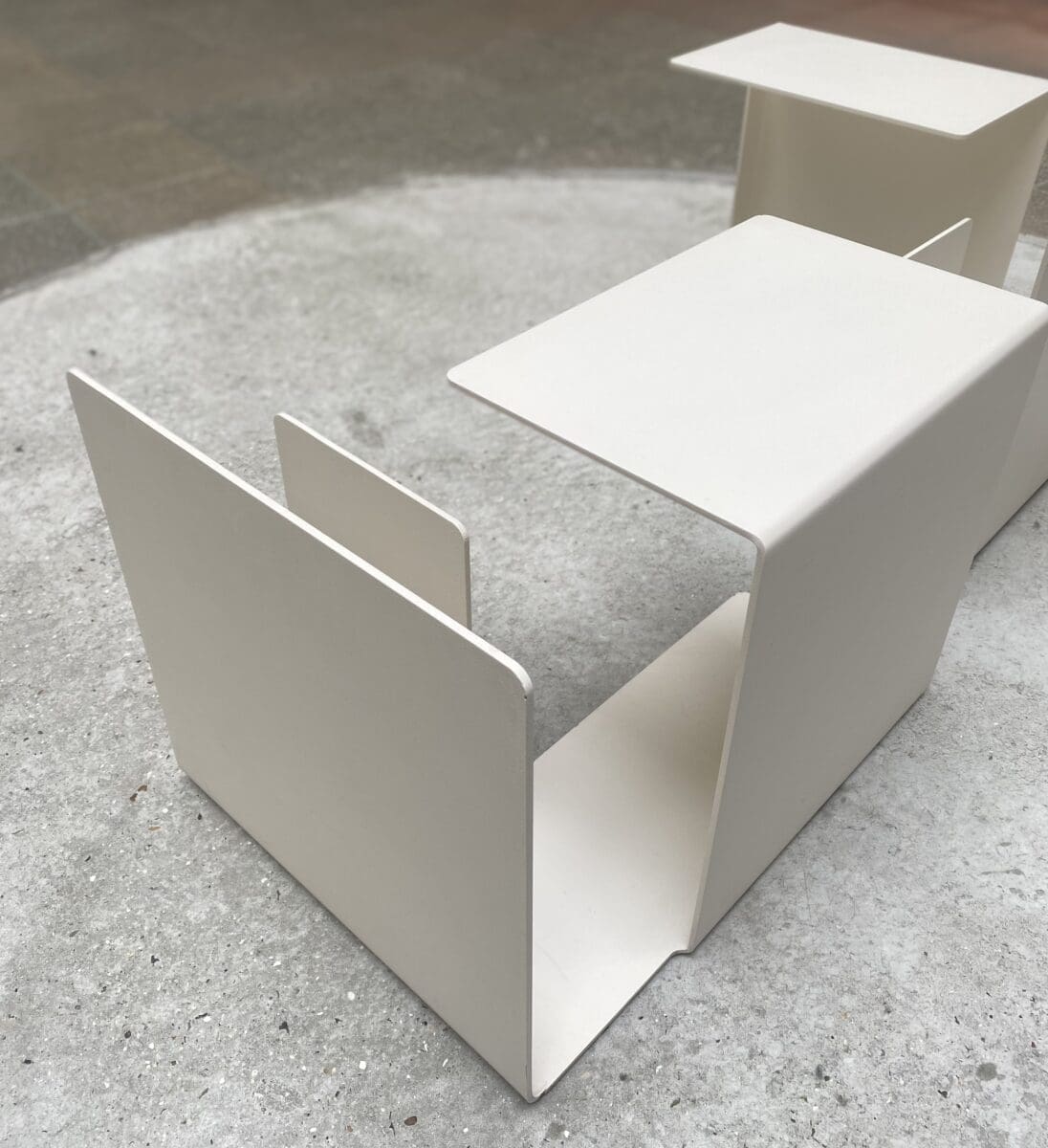 Konstantin Grcic  – paire de tables d’appoint  DIANA C  occasion