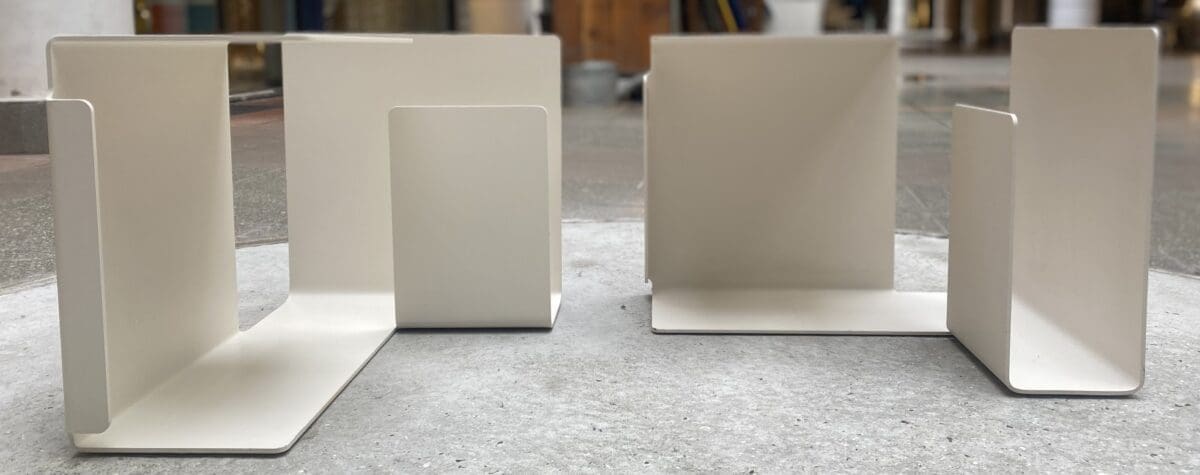 Konstantin Grcic  – paire de tables d’appoint  DIANA C  occasion