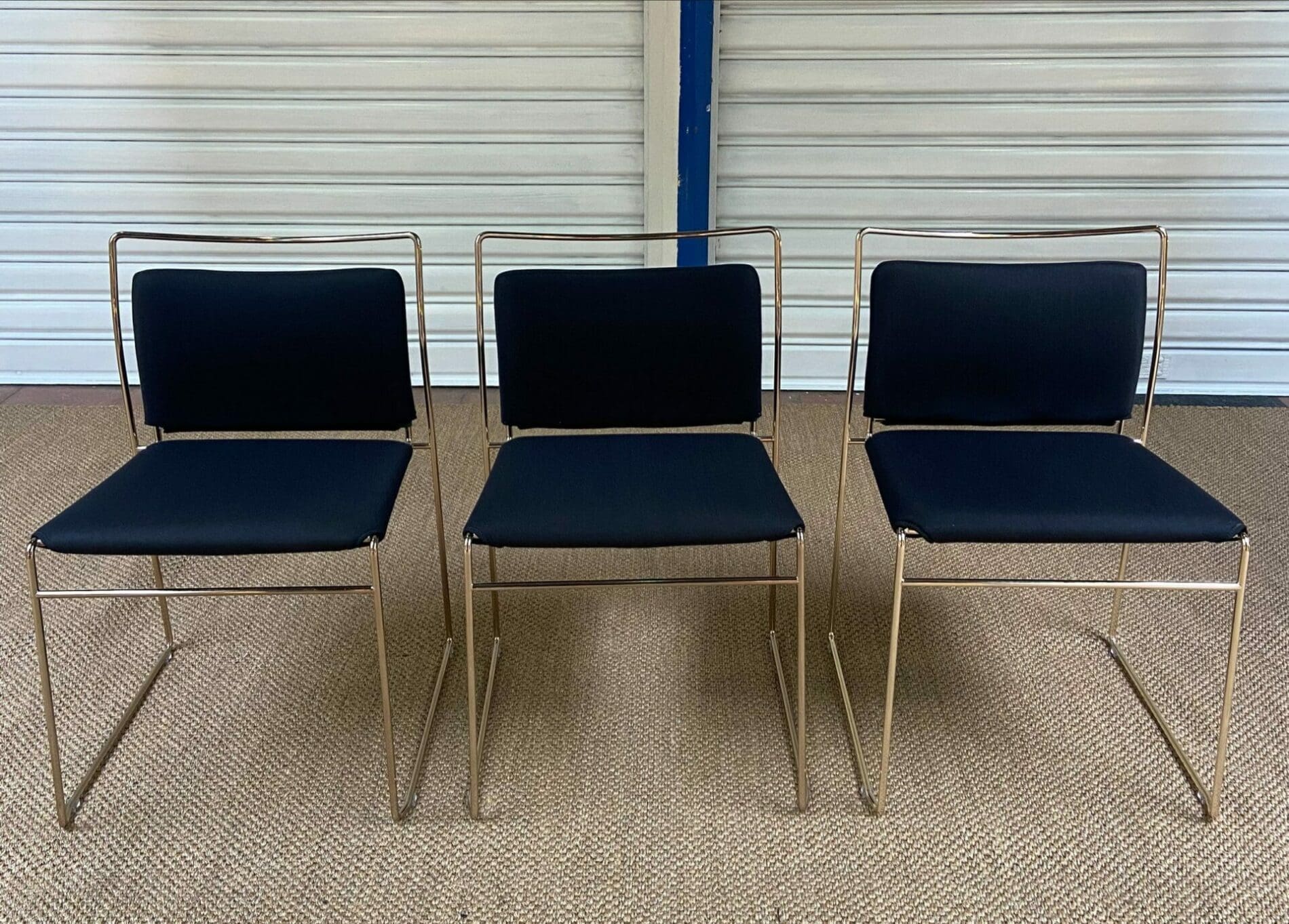 Kazuhide Takahama – 3 chaises Tulu doré