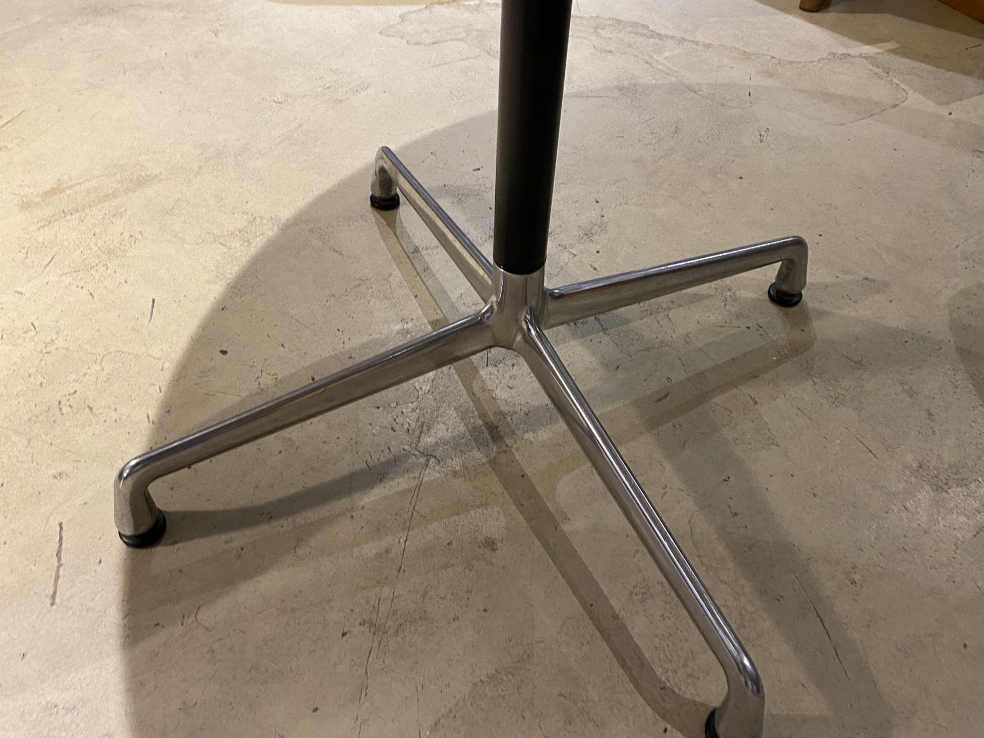 Herman Miller – Table Ronde