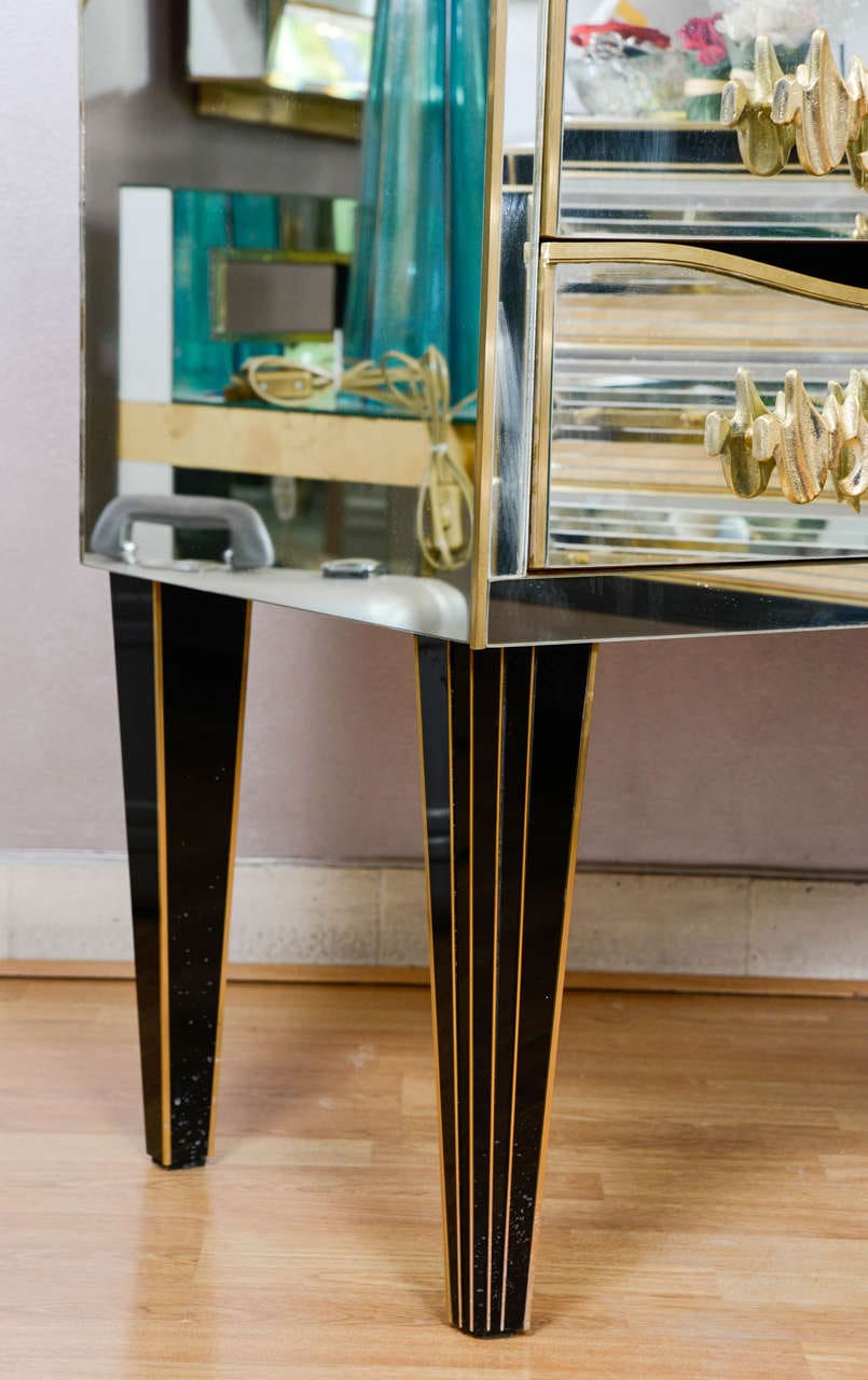 Italie – Commode recouverte de miroirs – 1969