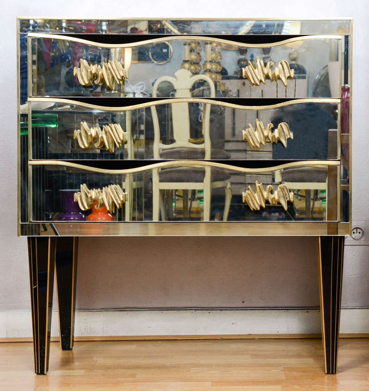 Italie – Commode recouverte de miroirs – 1969