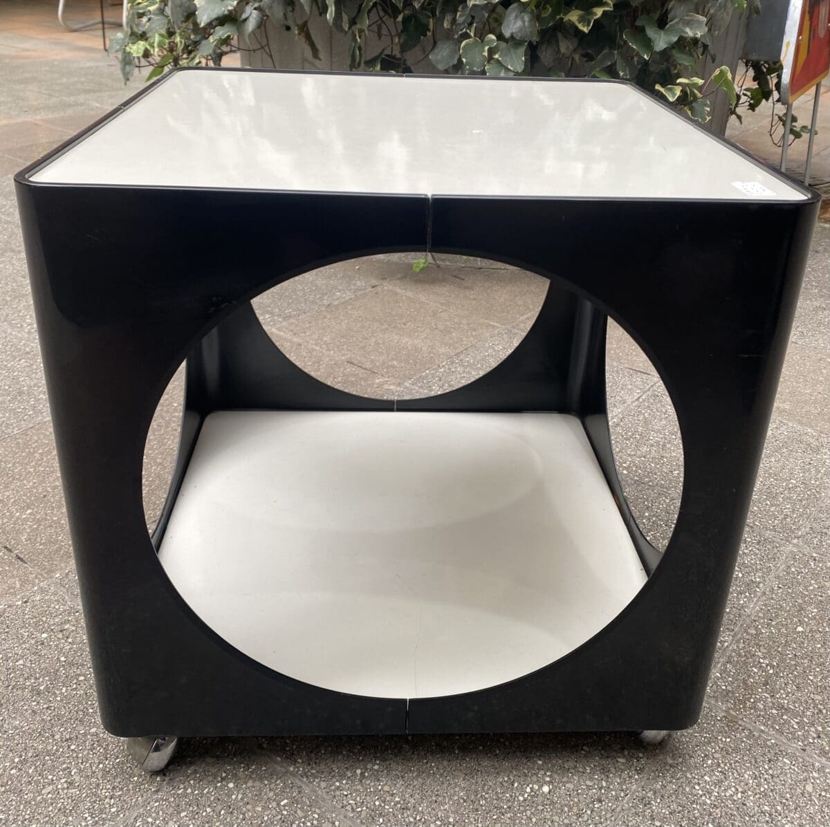 Joe Colombo ( Dans le goût ) – Table d’appoint bar cube