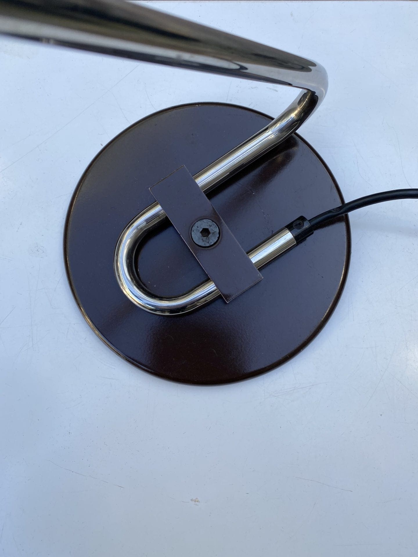 Lampe de Table Joe Colombo Marron – Design Iconique Circa 1974