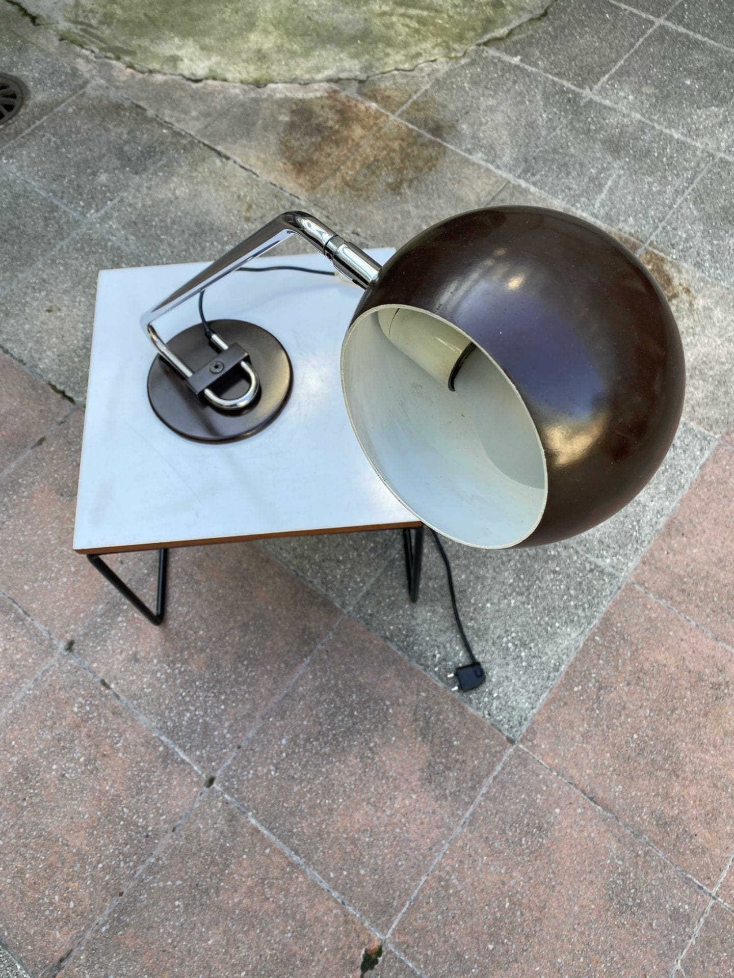 Lampe de Table Joe Colombo Marron – Design Iconique Circa 1974