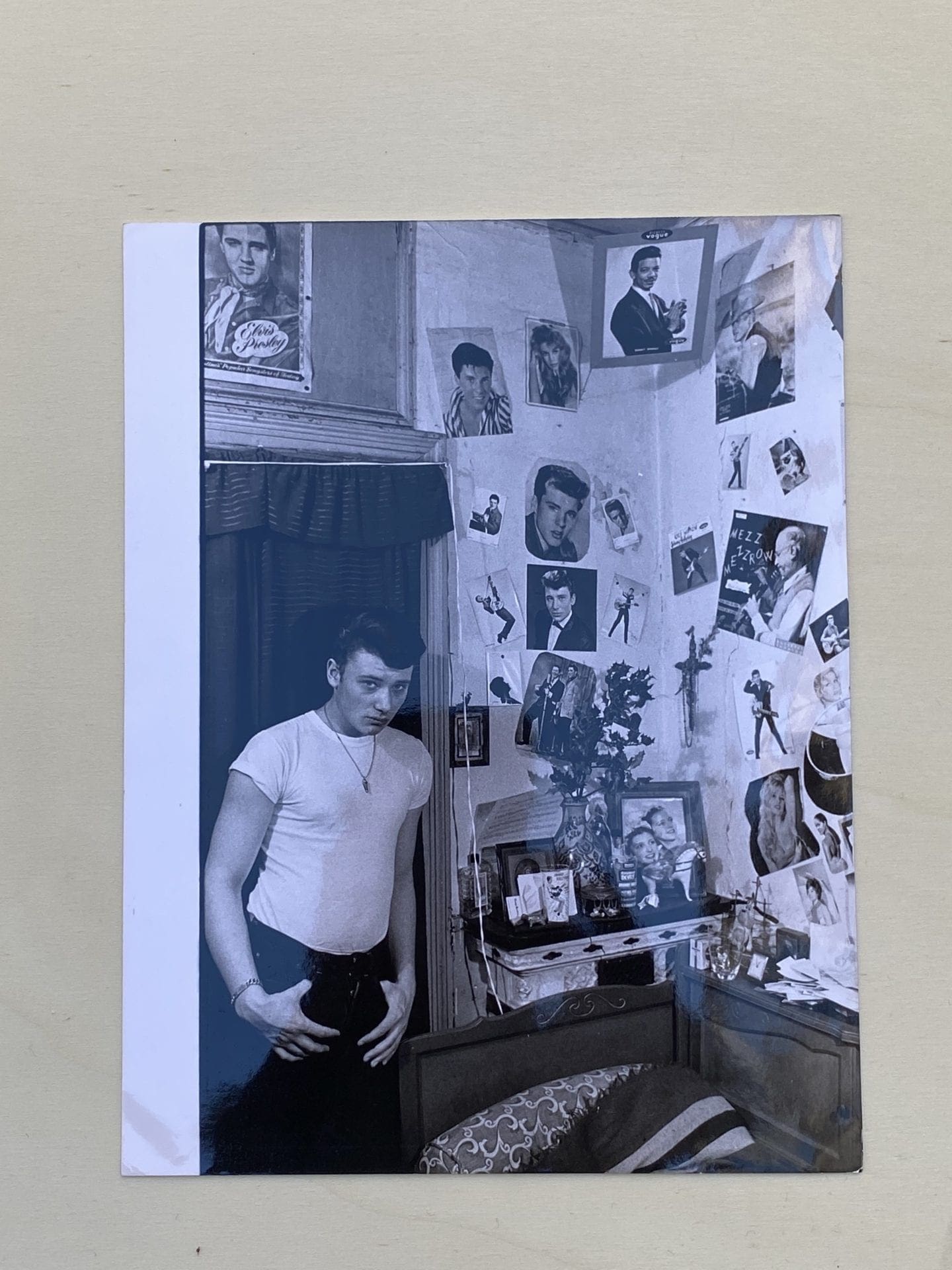 Photo de Johnny Hallyday – Dans sa chambre – 1961