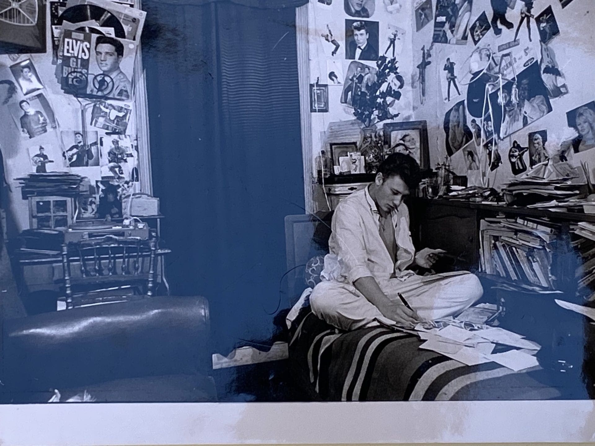 Photo de Johnny Hallyday – Dans sa chambre – 1961