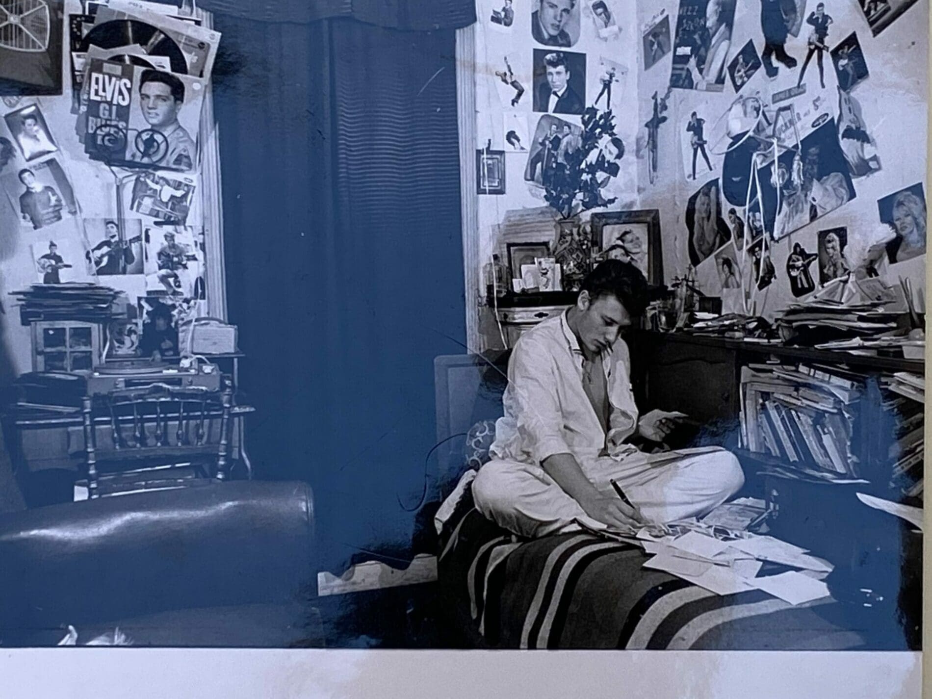 Photo de Johnny Hallyday – Dans sa chambre – 1961