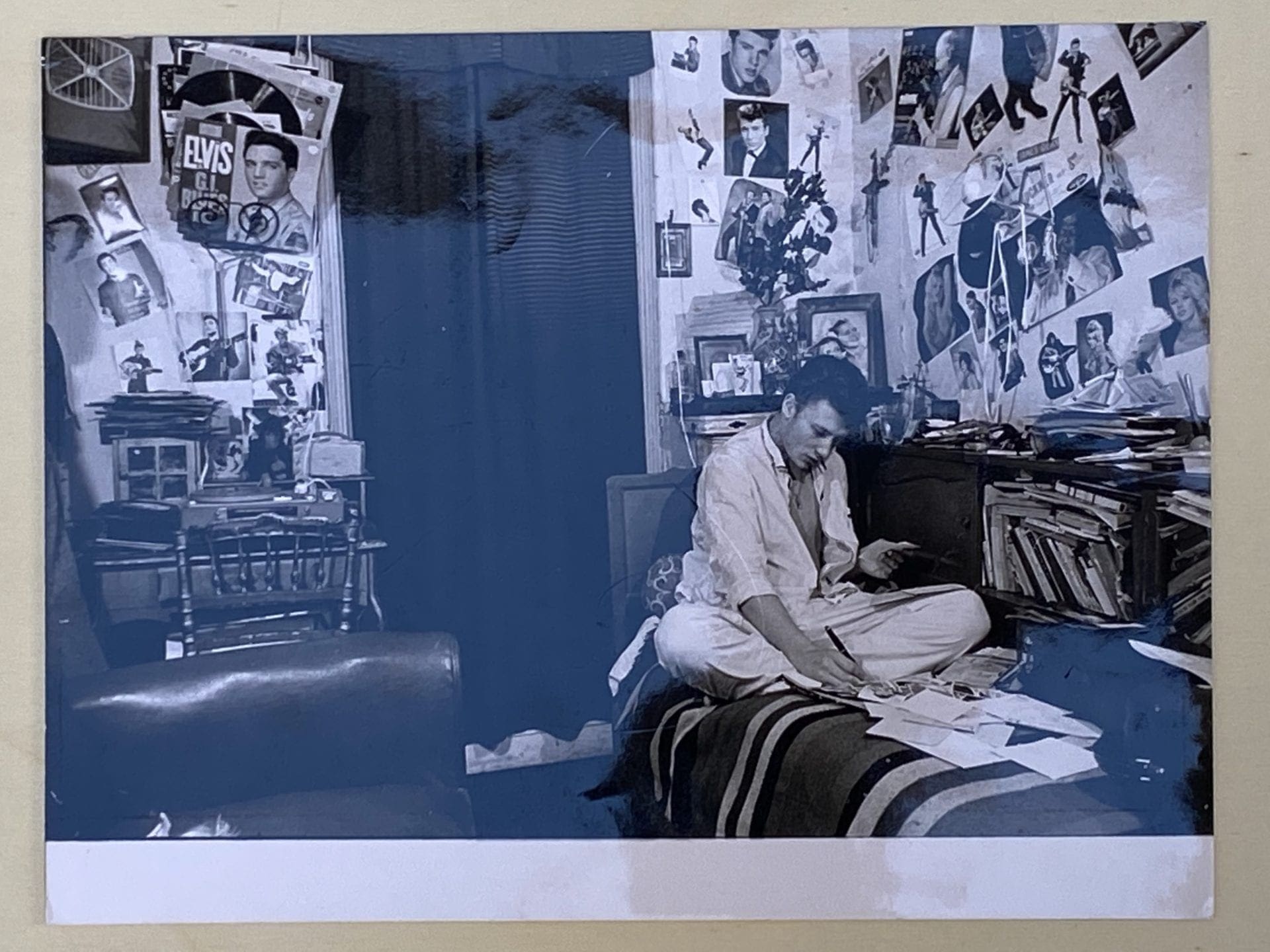 Photo de Johnny Hallyday – Dans sa chambre – 1961