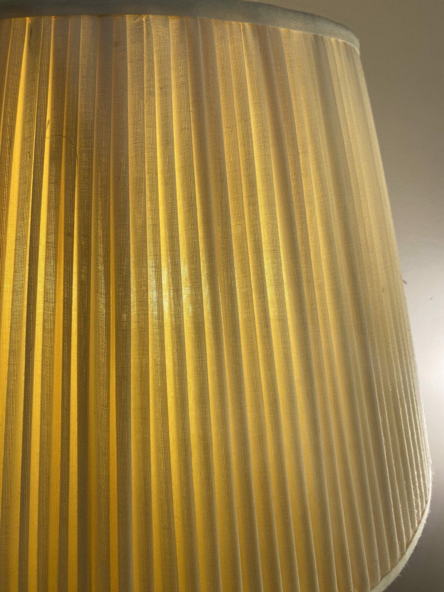 Lampe en verre de Murano et pied en laiton