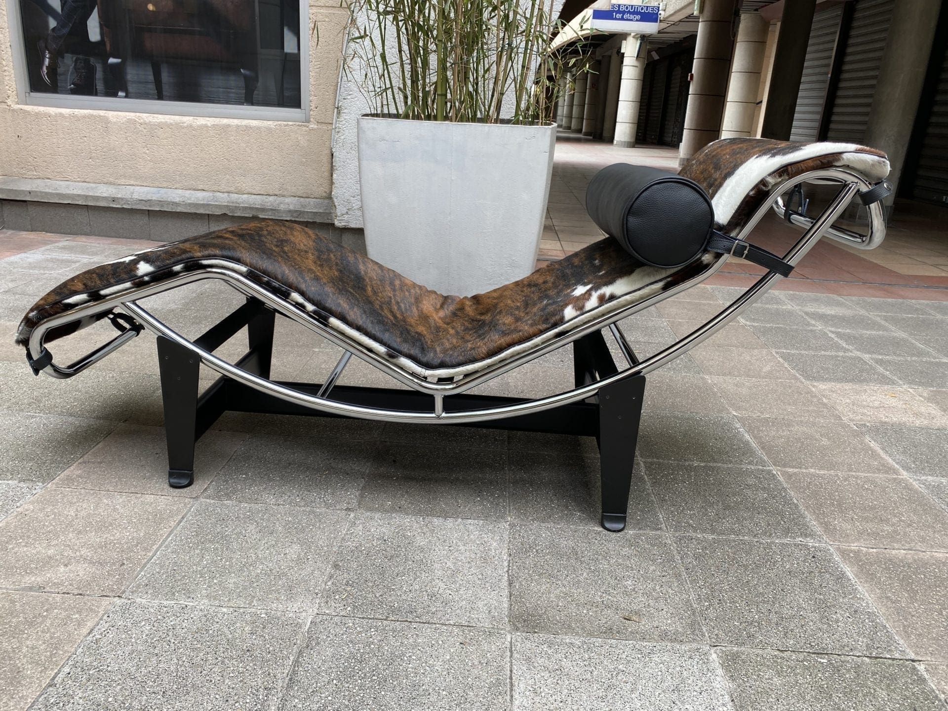 Le Corbusier / Charlotte Perriand – LC4 peau de vache