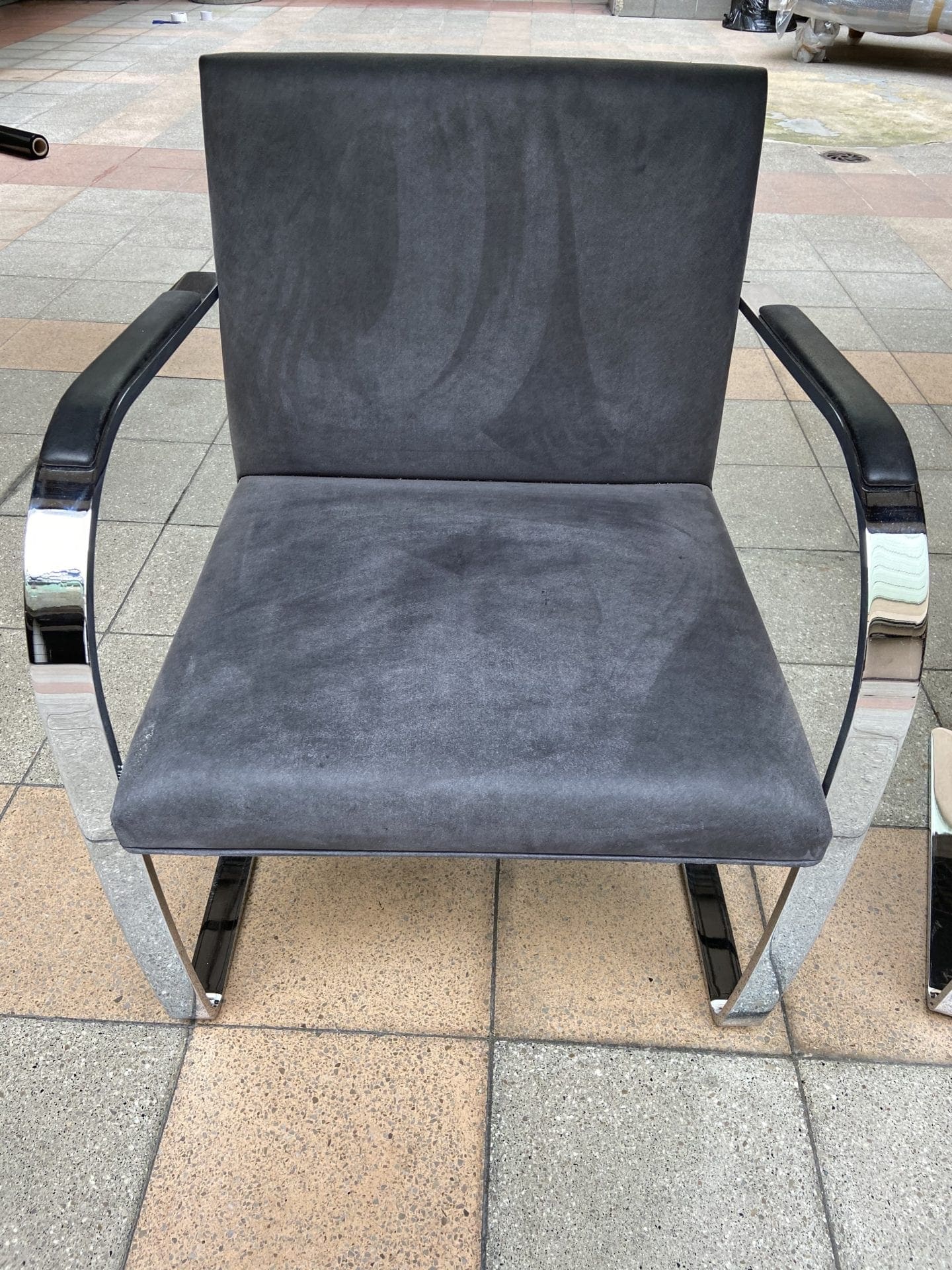 Ludwig Mies van der Rohe – Paire de fauteuils Brno