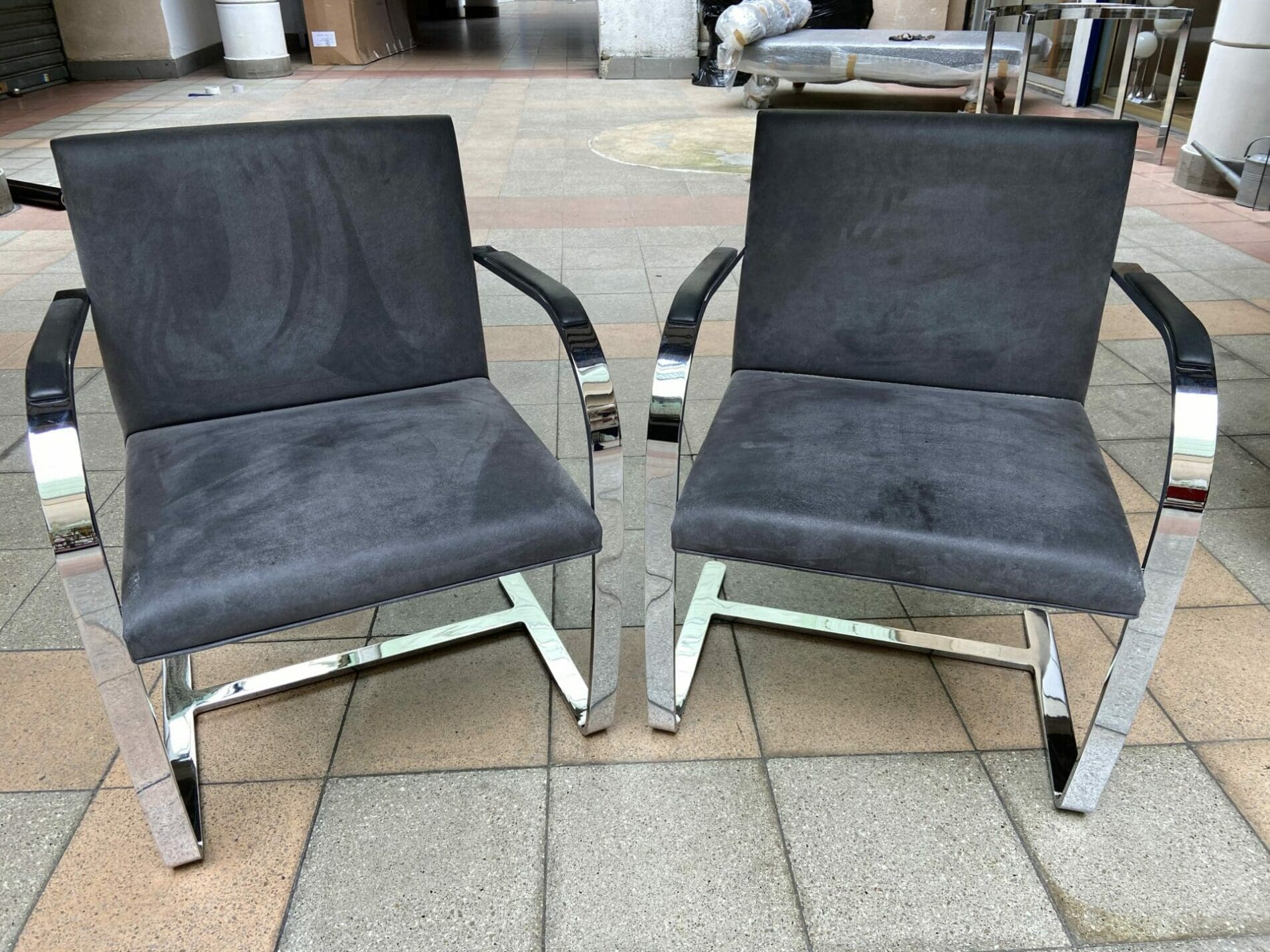 Ludwig Mies van der Rohe – Paire de fauteuils Brno