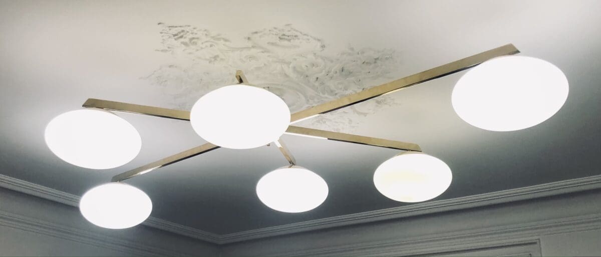 Lustre ‘6 Lunes’ Style Angelo Lelli pour Arredoluce – Design Italien Iconique