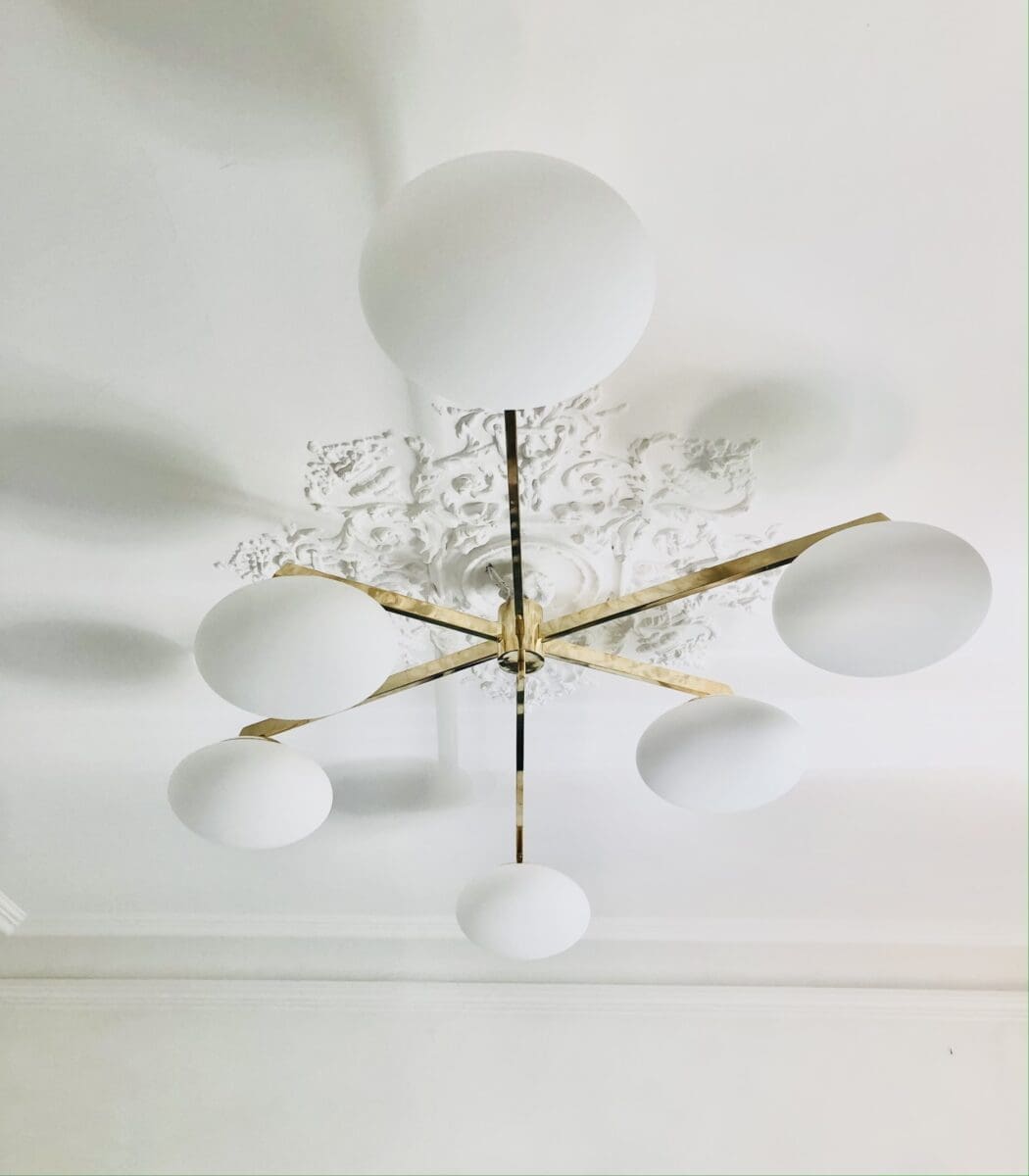 Lustre ‘6 Lunes’ Style Angelo Lelli pour Arredoluce – Design Italien Iconique