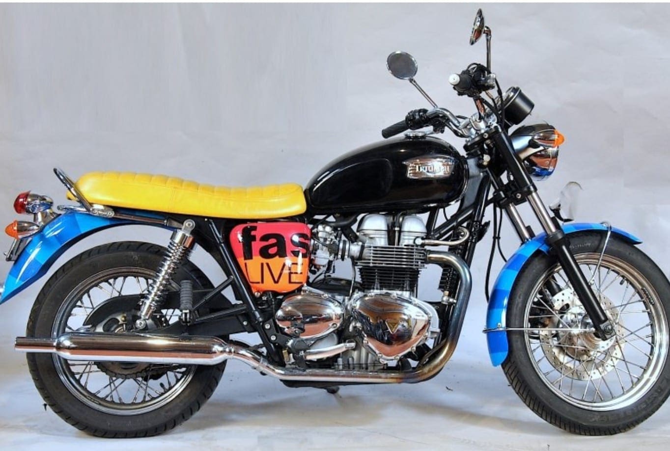 Moto Triumph – Bonneville by Paul Smith – 2006