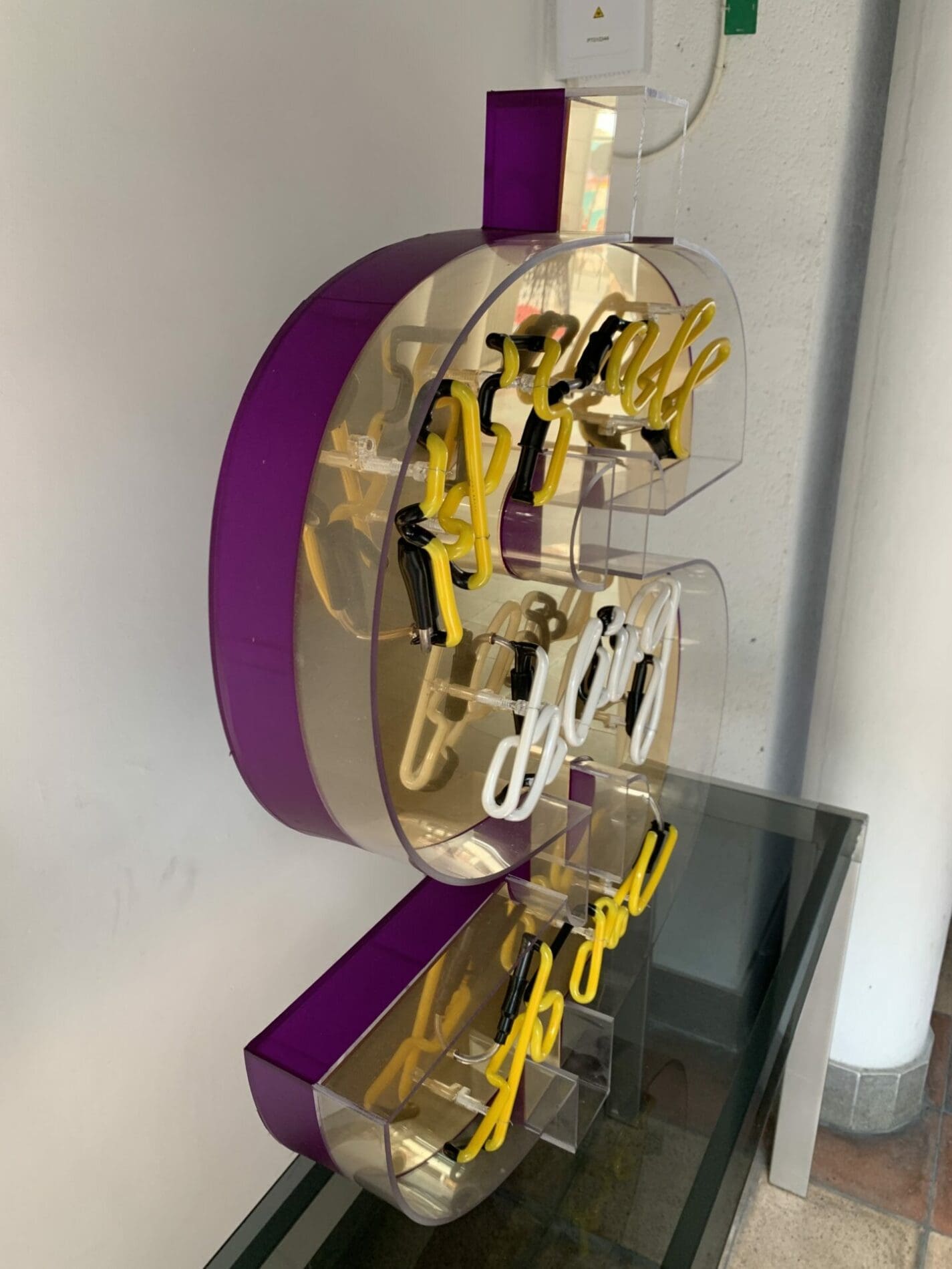 Maximilian Wiedemann – Lampe néon « It’s all bling to me »