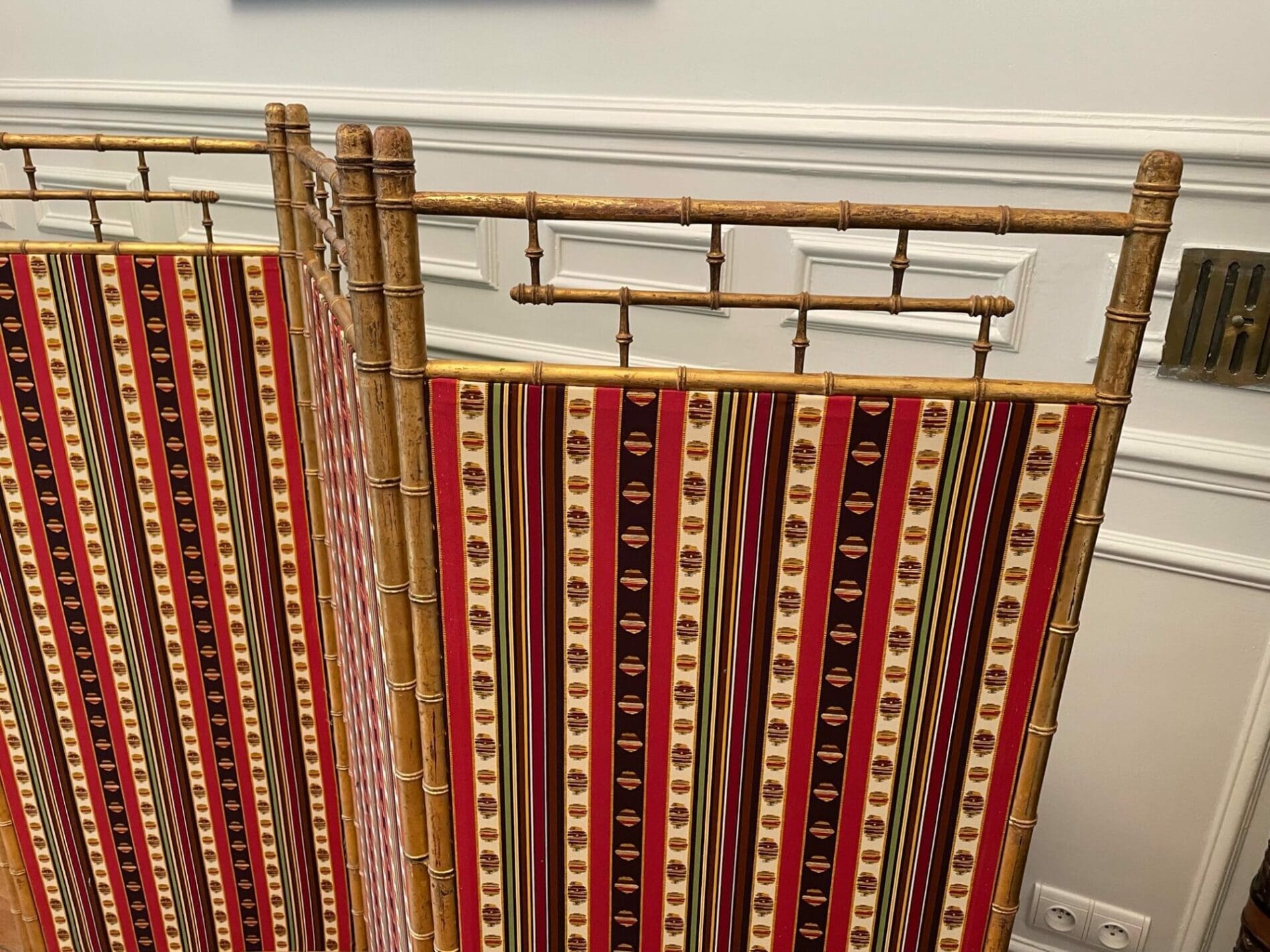 Rare Paravent Napoléon III en Bois Doré – Madeleine Castaing (19ème Siècle)