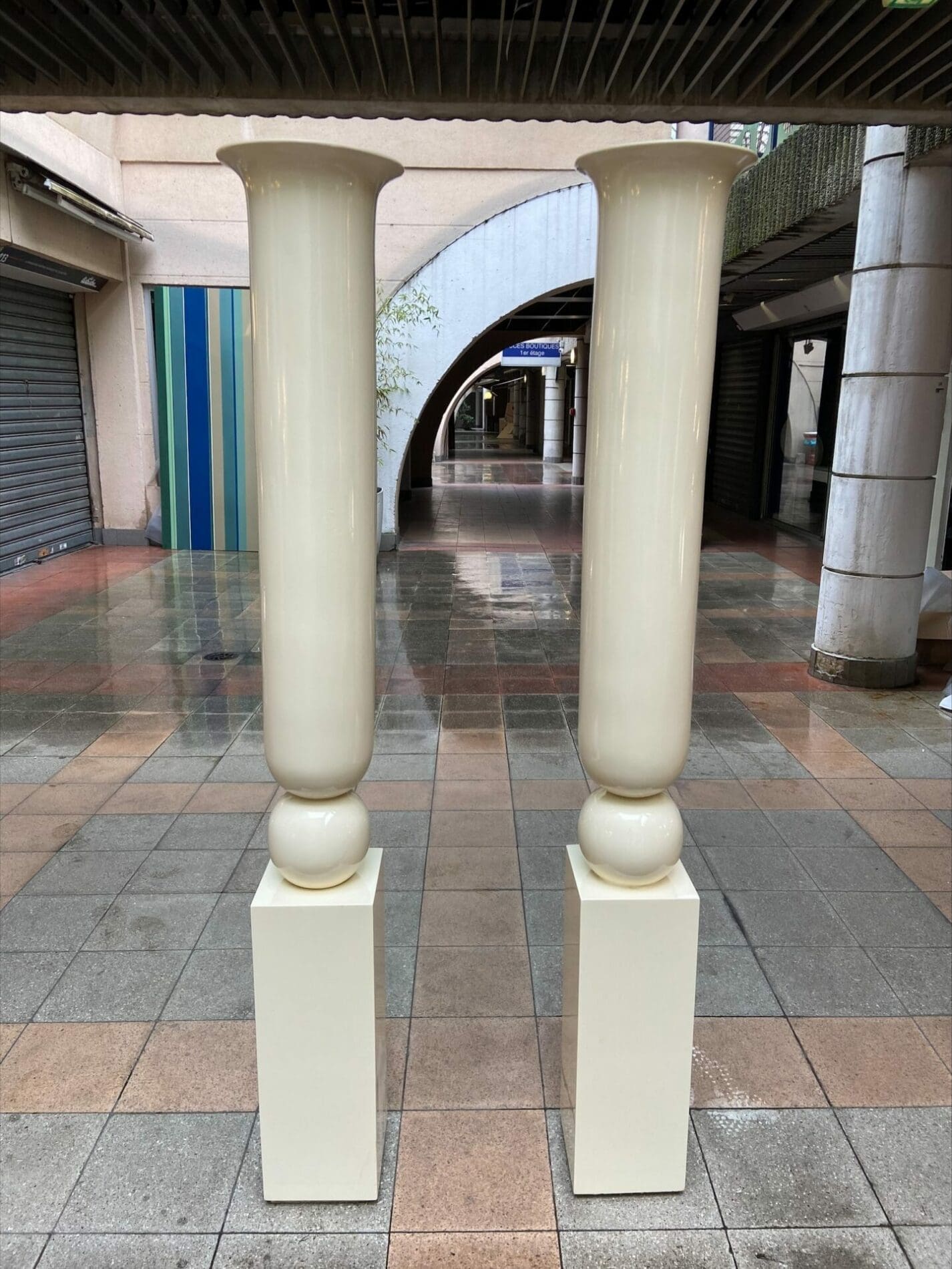 Maison Smania – Paire de colonnes en forme de vase