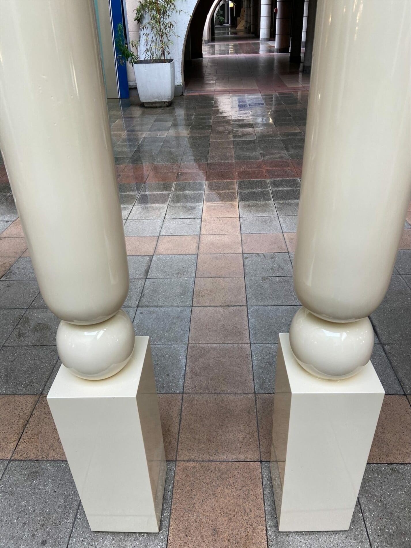 Maison Smania – Paire de colonnes en forme de vase