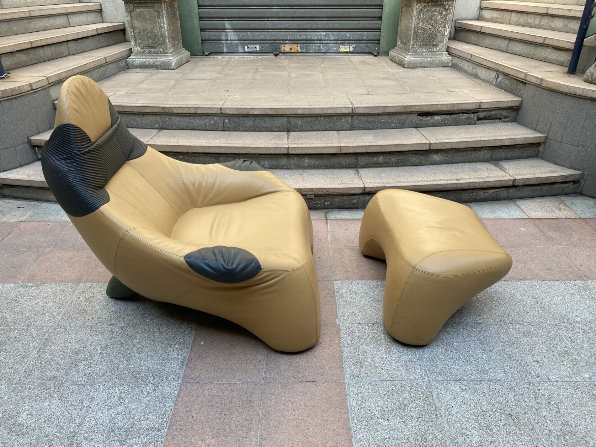 Fauteuil et Ottoman Poggiapiedé Hal par Marc Sadler