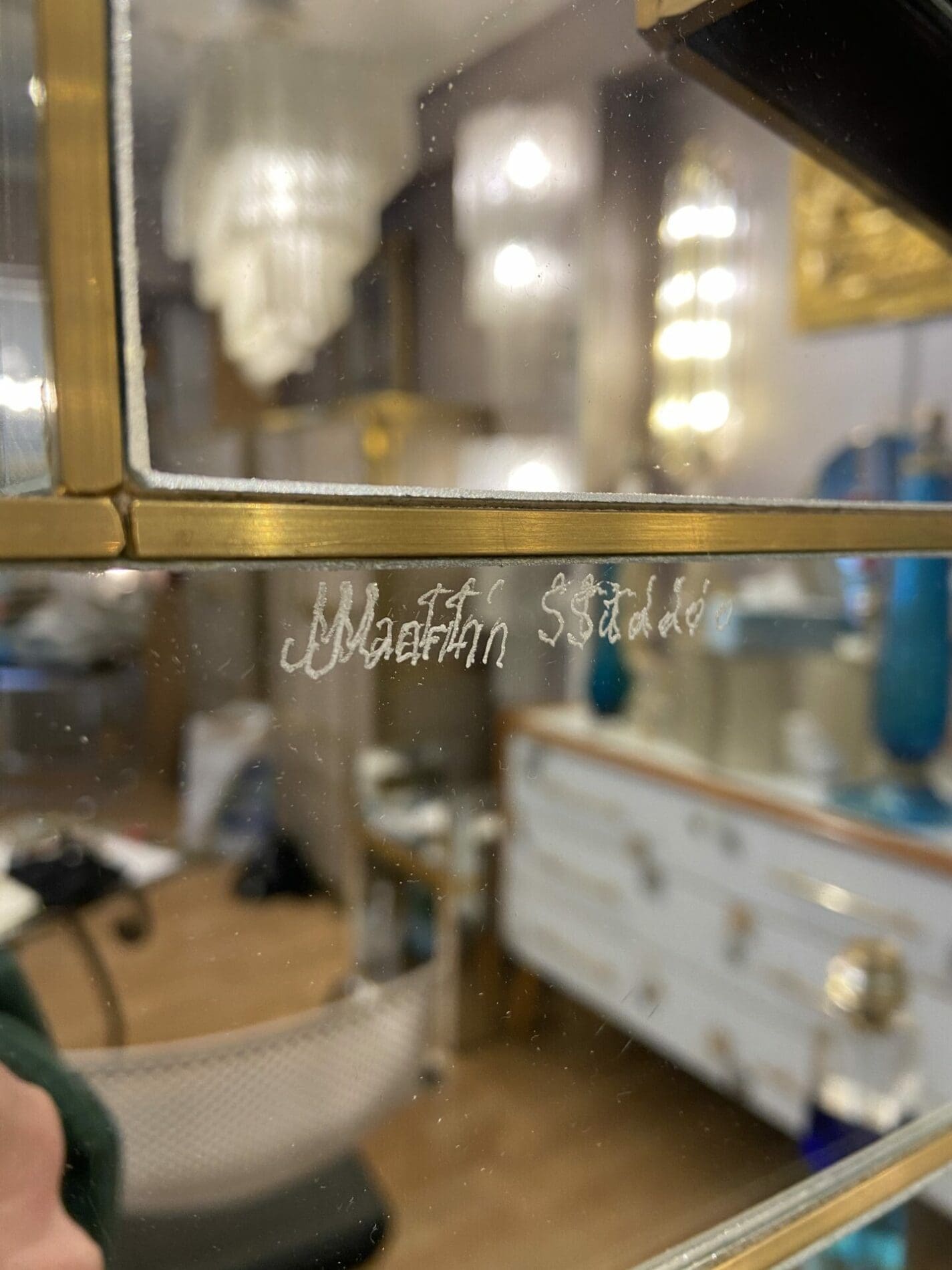 Martin Studio  – Miroir noir et rouge