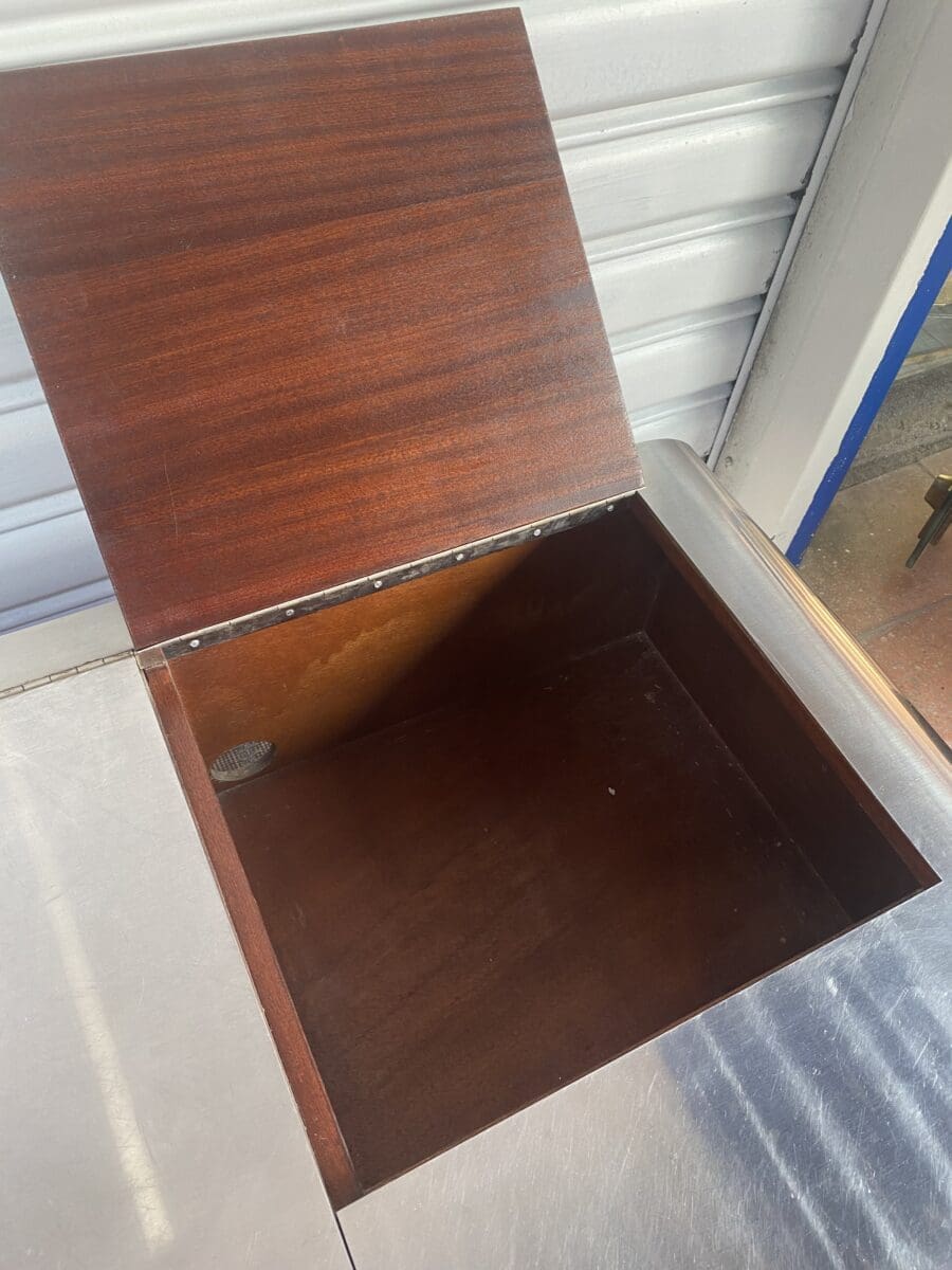 Meuble télé et rangement de commande – Travail français