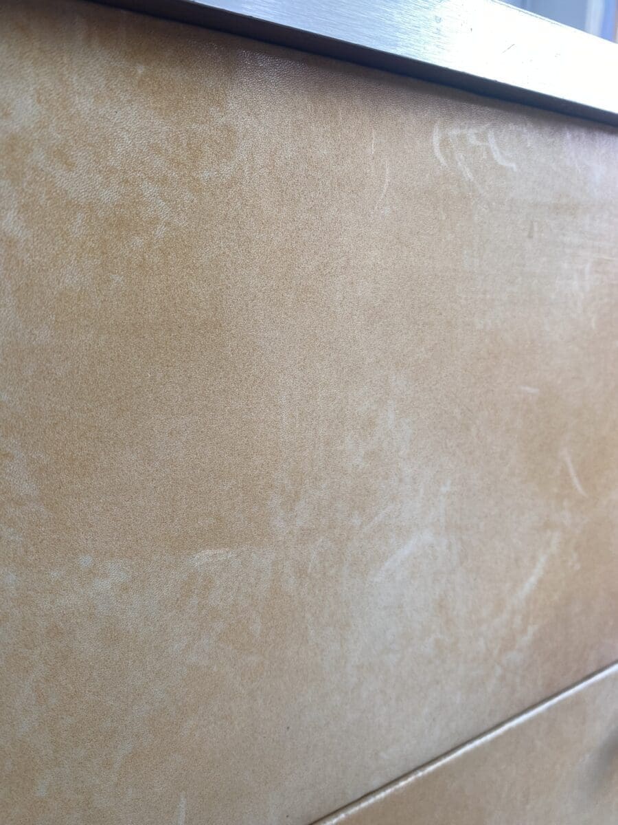 Meuble télé et rangement de commande – Travail français