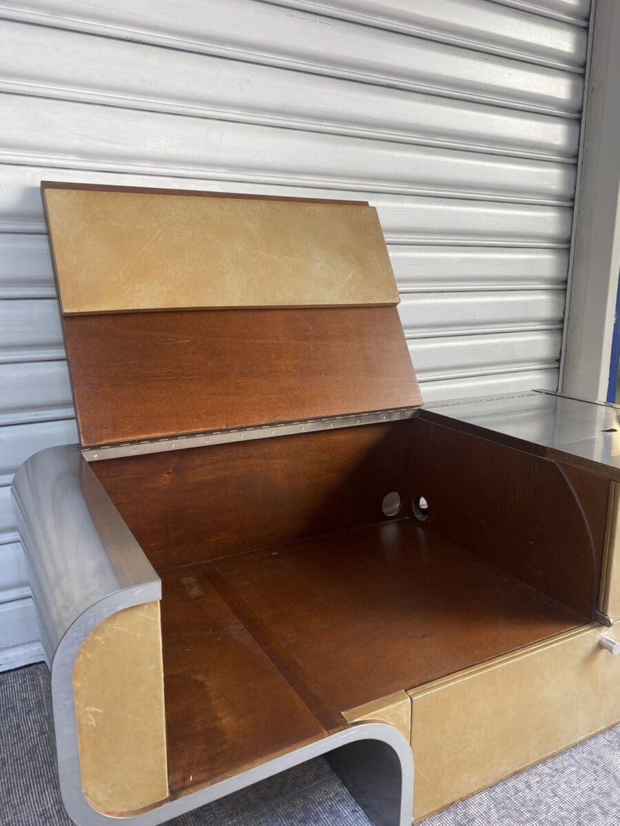 Meuble télé et rangement de commande – Travail français