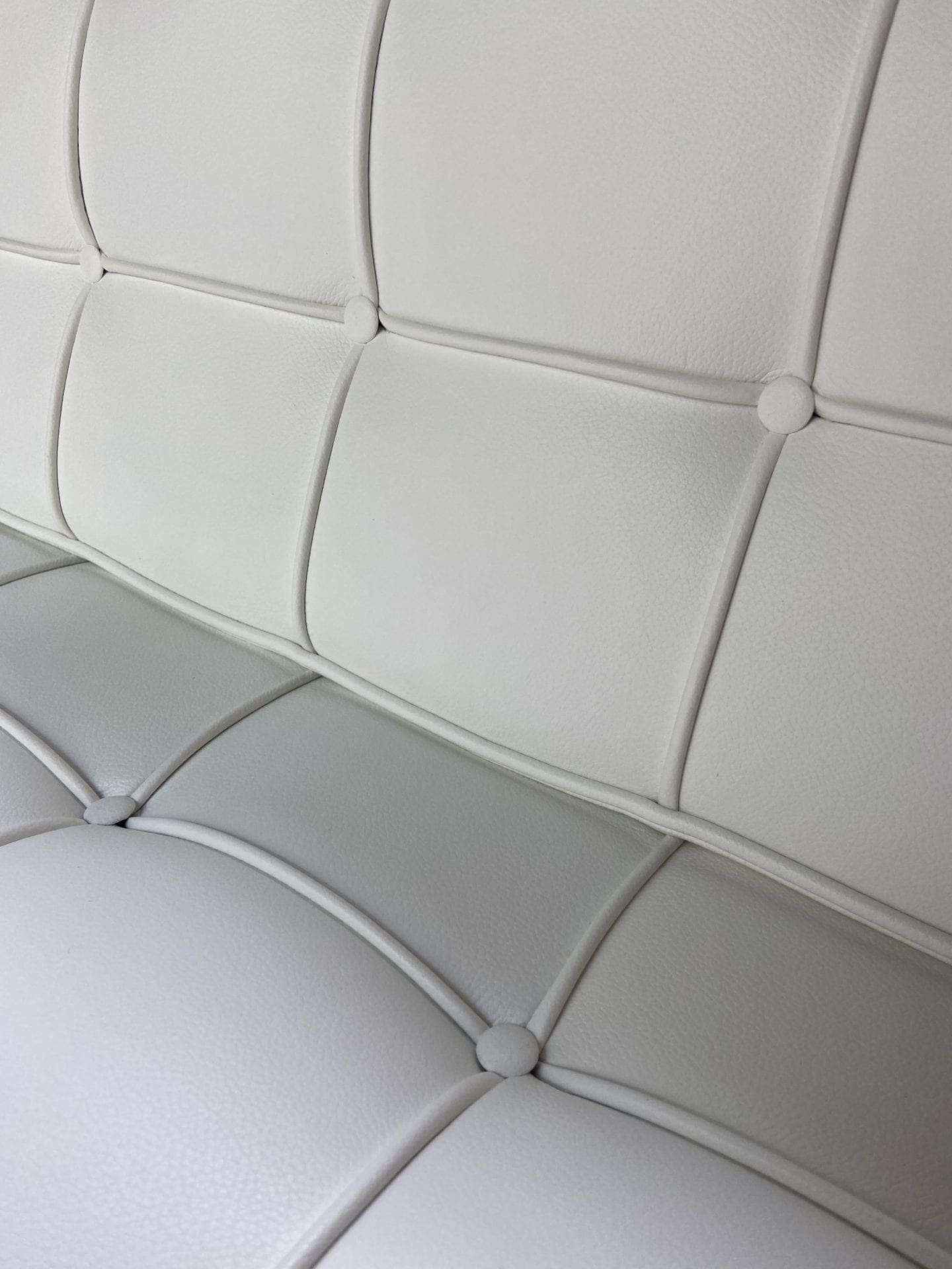 Mies Van den Roh – Fauteuils Barcelona blanc