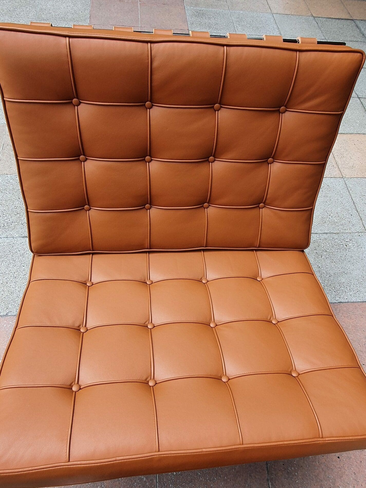 Mies van der Rohe – Fauteuil Barcelona et son ottoman –  2020