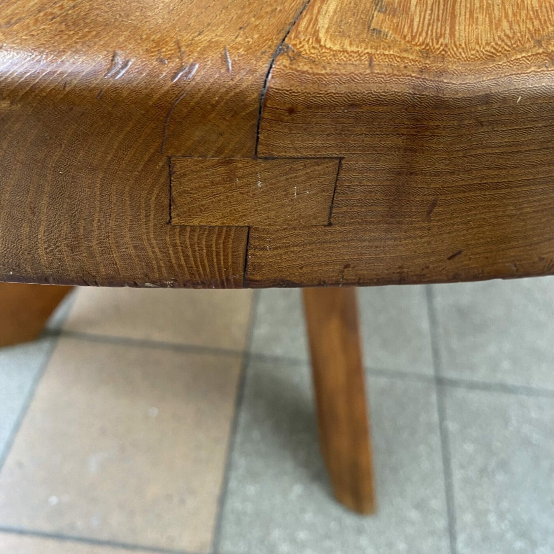 Mythique table T21C dite Sfax – Pierre Chapo