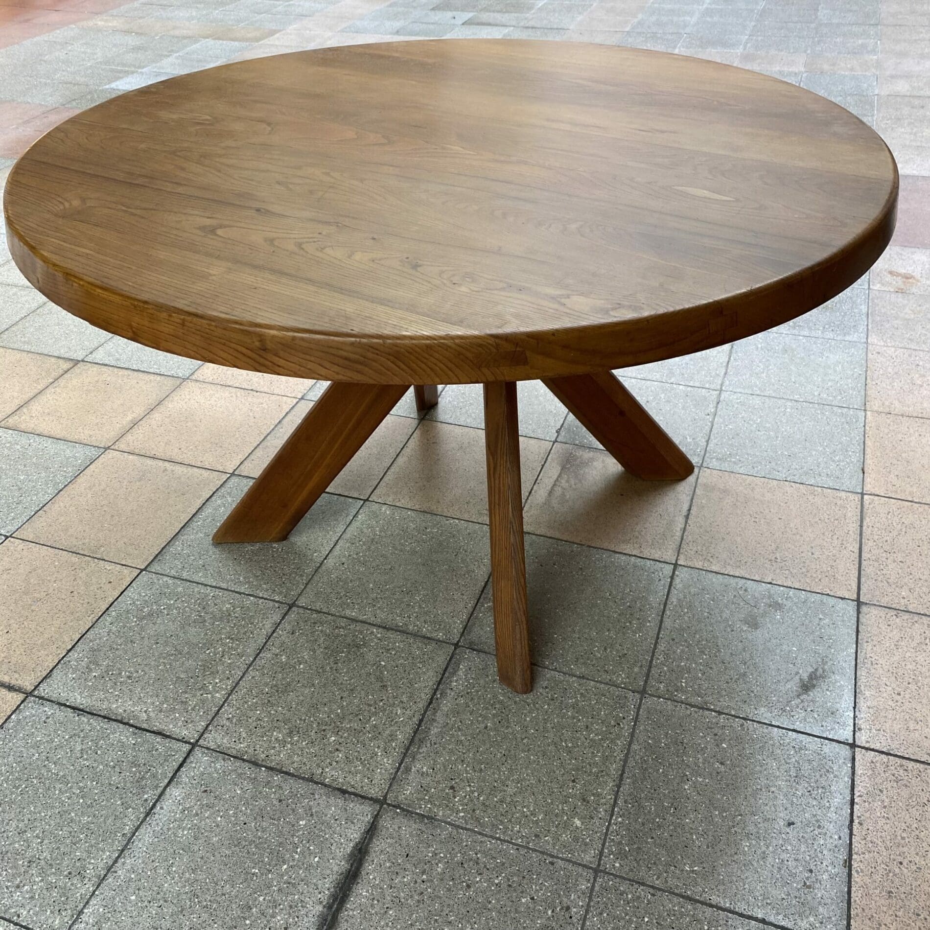 Mythique table T21C dite Sfax – Pierre Chapo