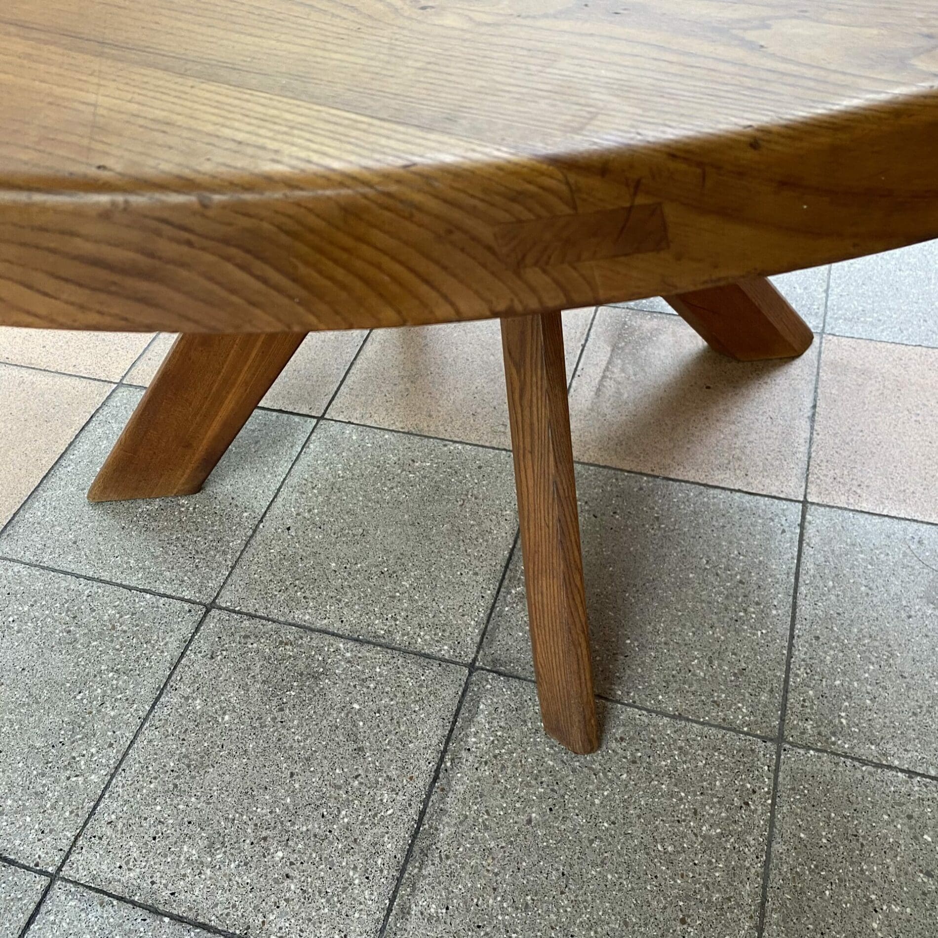 Mythique table T21C dite Sfax – Pierre Chapo