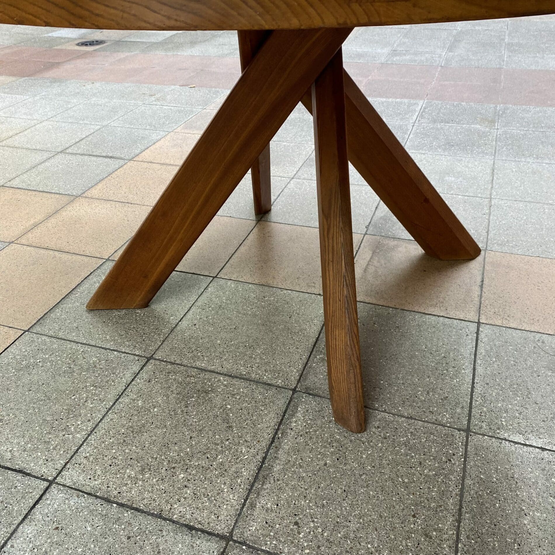 Mythique table T21C dite Sfax – Pierre Chapo