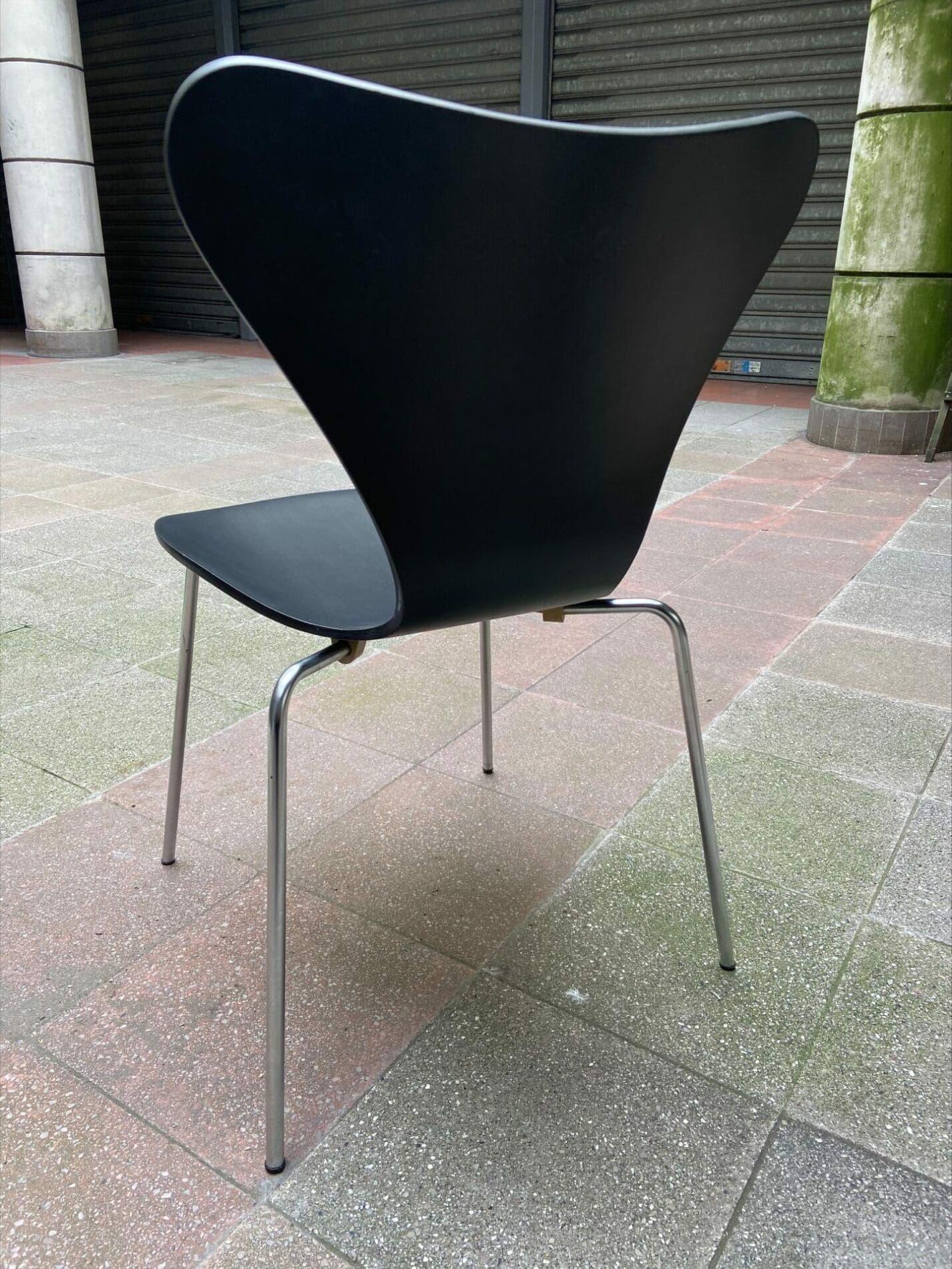 Arne Jacobsen – Set de 3 chaises modèle « 3107 » dites »série 7″