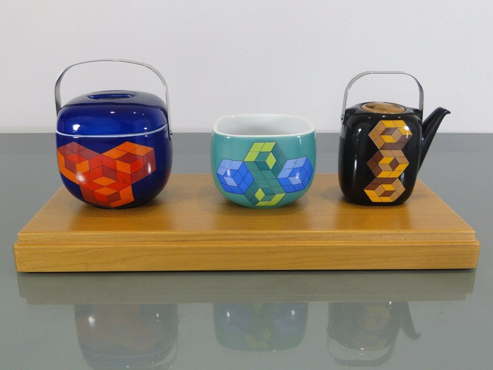 Victor VASARELY et Timo SARPANEVA (d’après) – par Rosenthal, Selb – Set de vaisselle miniature, 1976