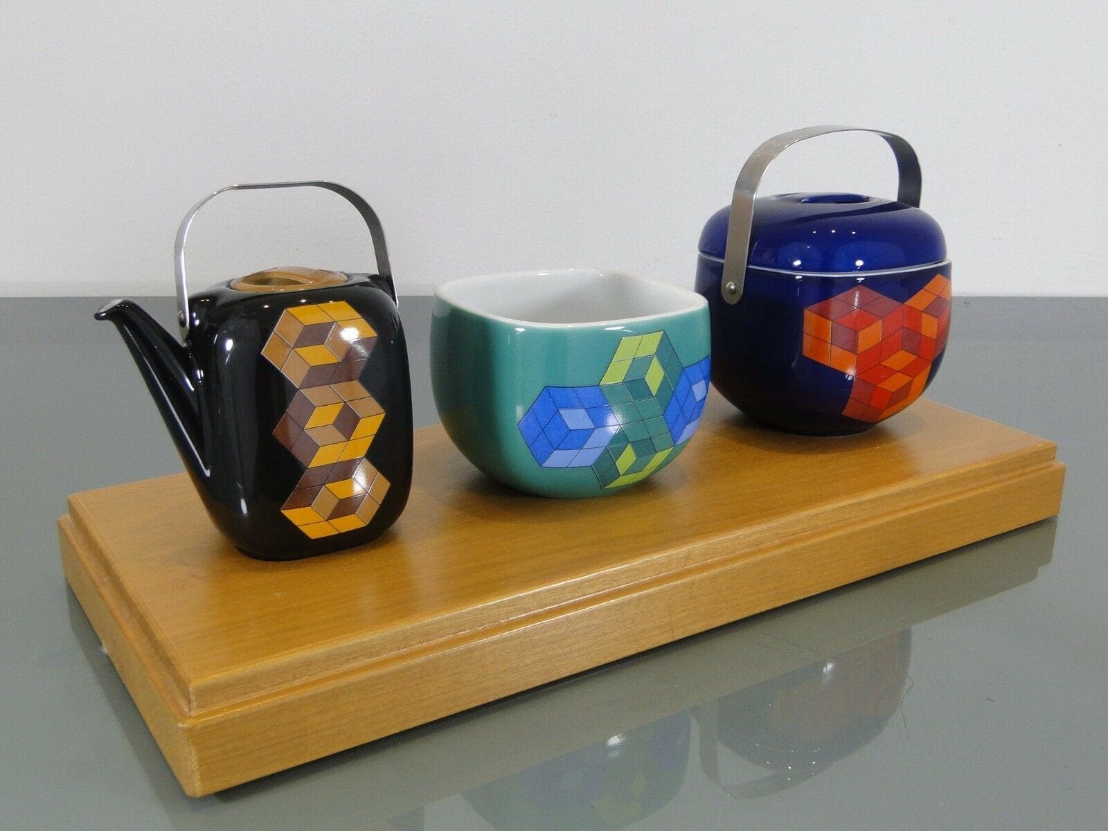 Victor VASARELY et Timo SARPANEVA (d’après) – par Rosenthal, Selb – Set de vaisselle miniature, 1976
