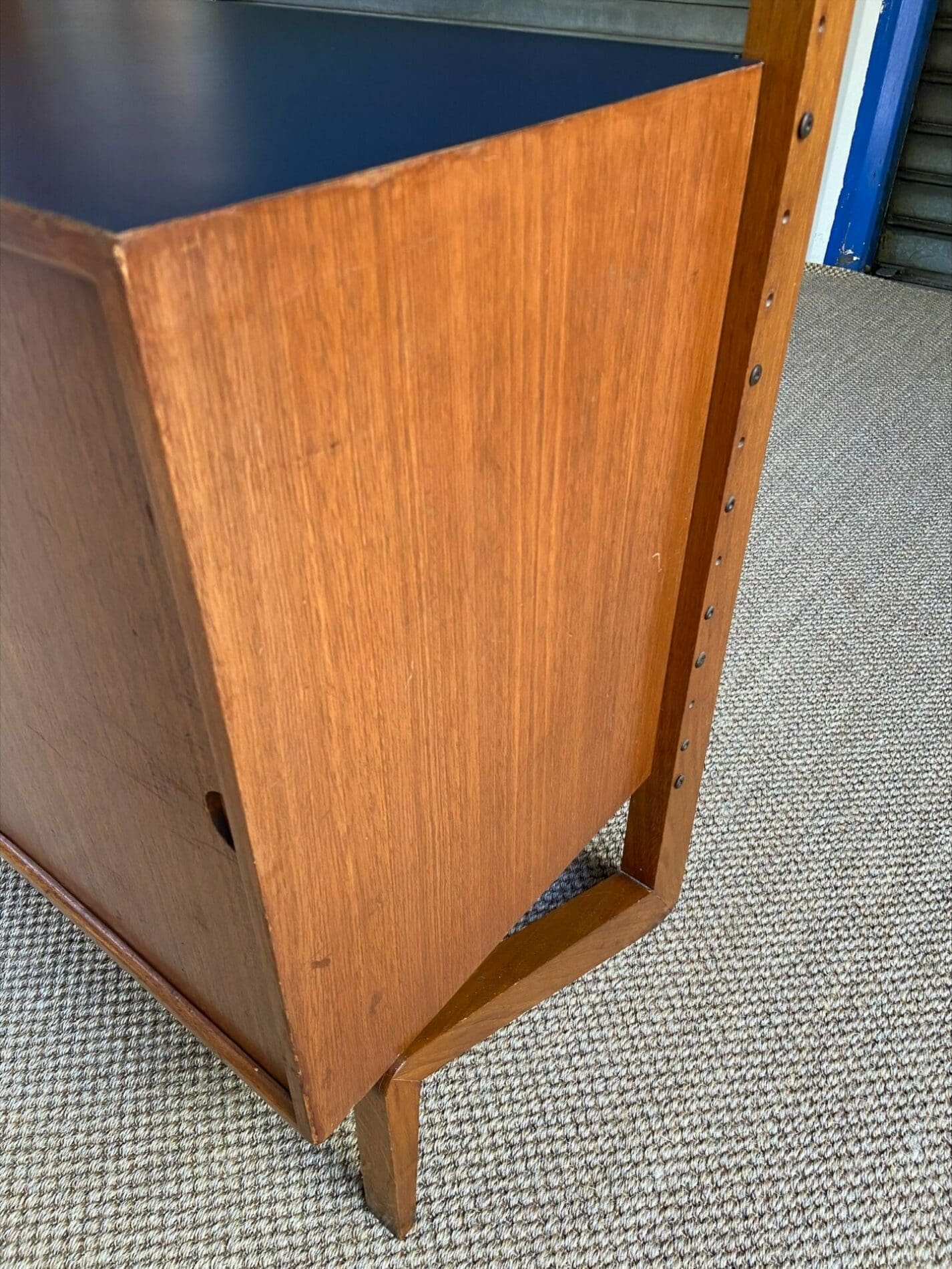 Étagère Vintage Poul Cadovius en Teck avec Accents en Mélamine Bleu Nuit – Circa 1968