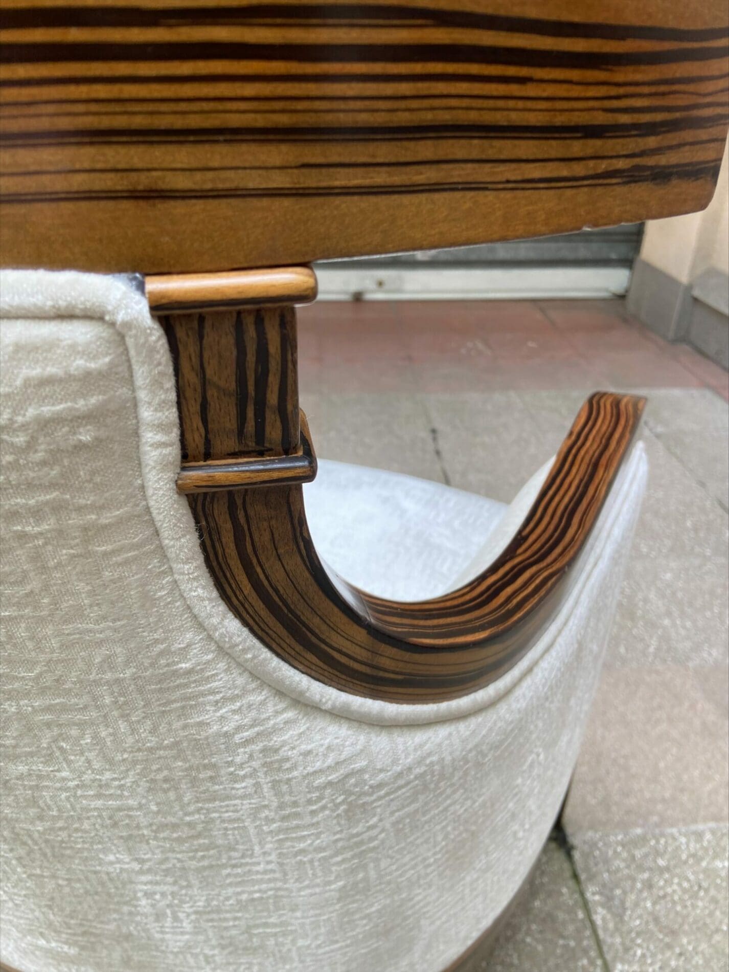 Paire de fauteuils Colbert International