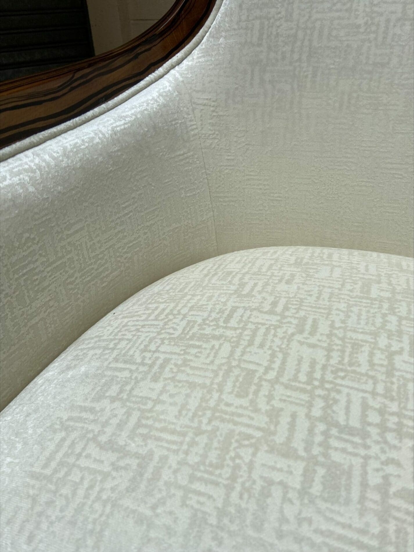 Paire de fauteuils Colbert International