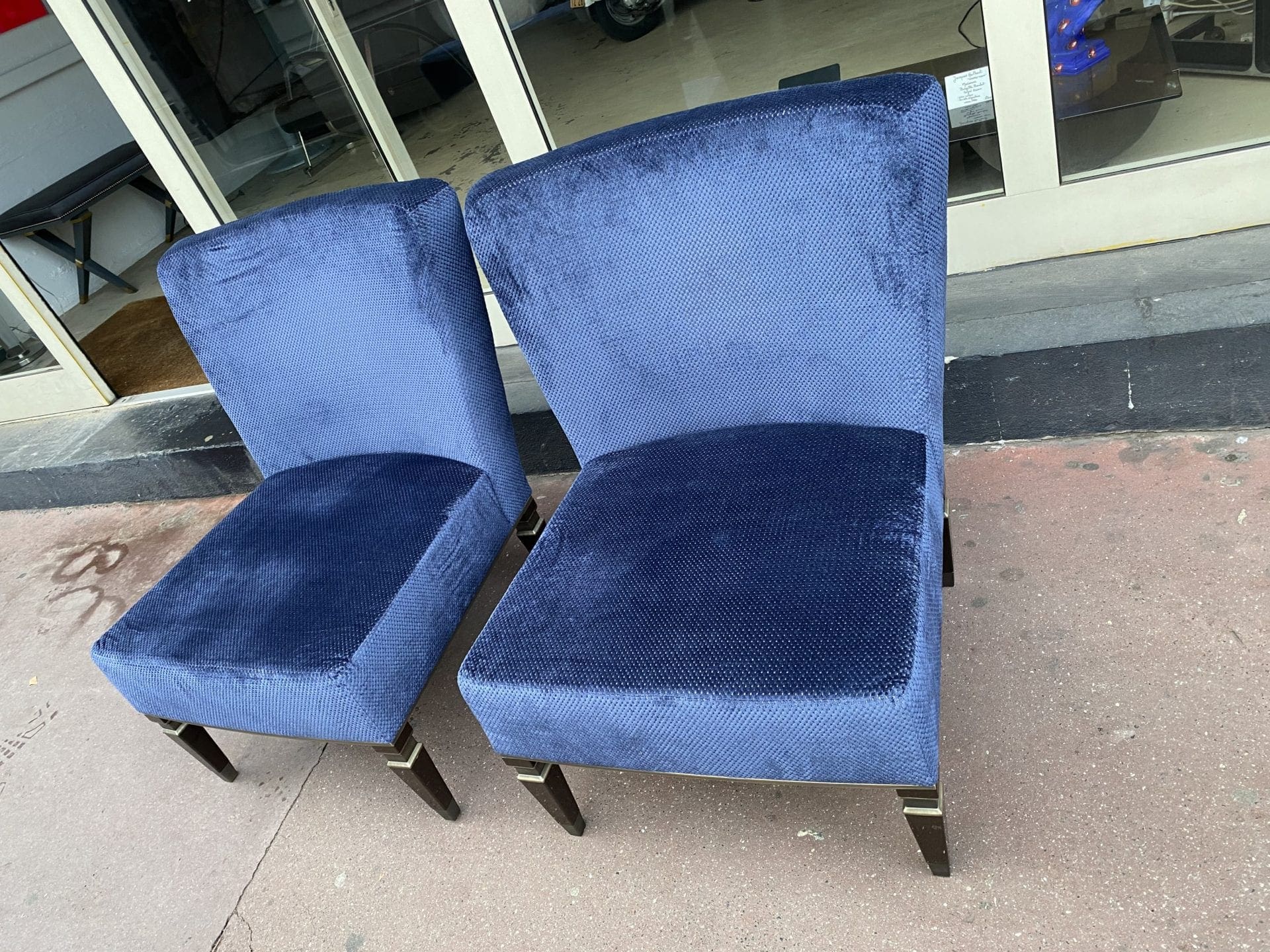 Paire de fauteuils/ chauffeuses – Héritage