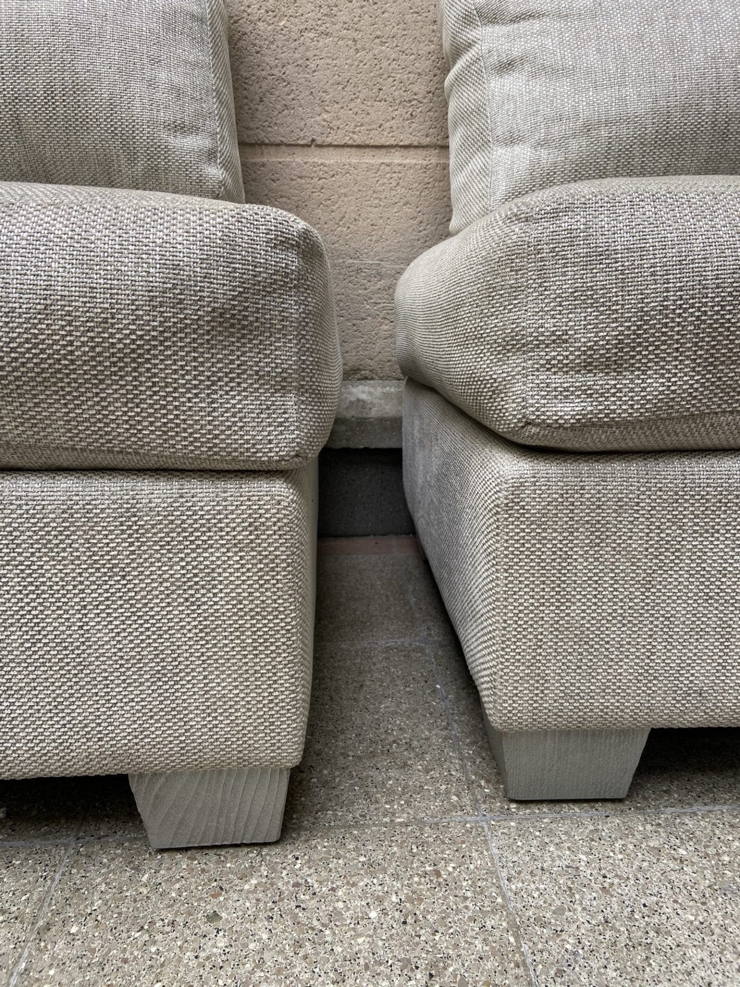 Paire de fauteuils/poufs – tapissé par Armenio Paris – Dior