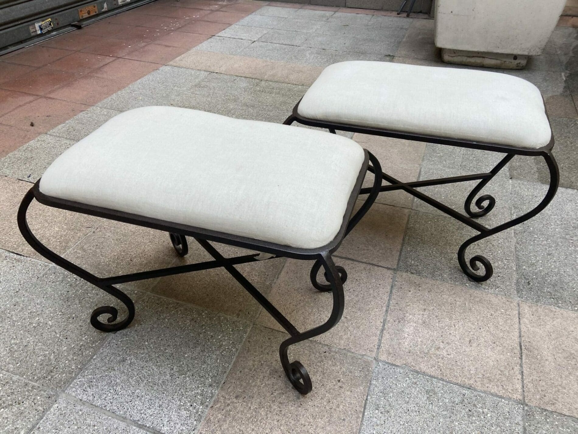 Paire de tabourets – Travail espagnol