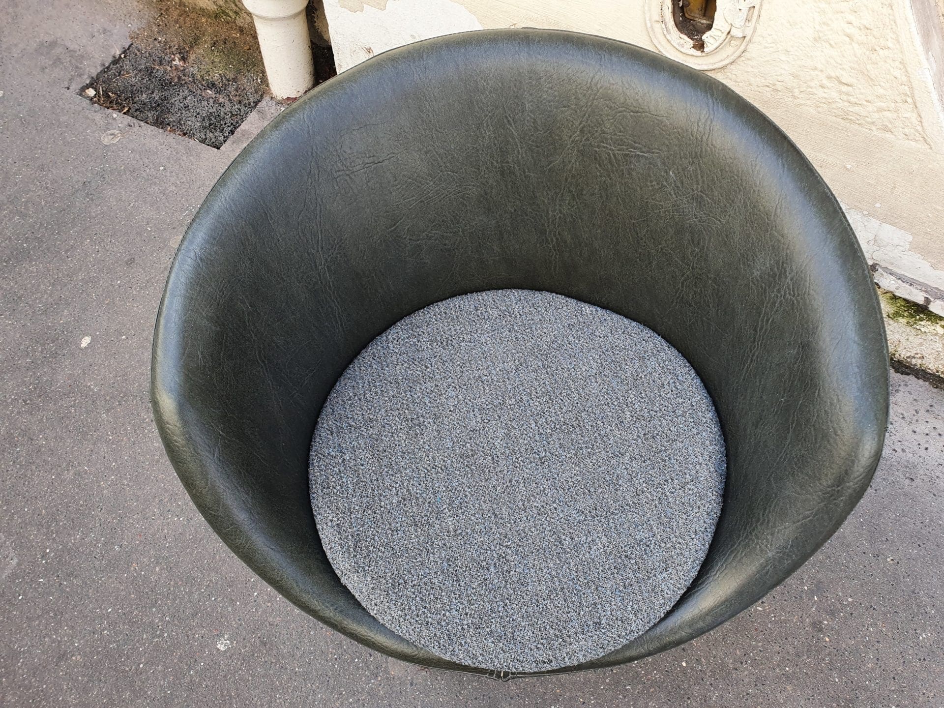 Pierre Guariche – Fauteuil  » Luna « 