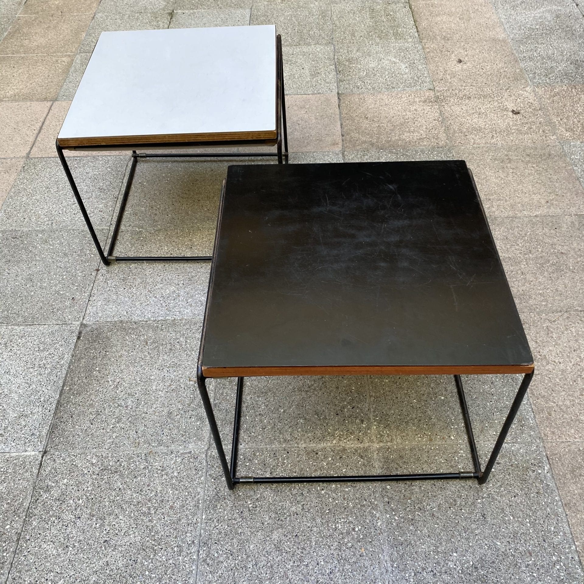 Pierre Guariche – Paire de Tables d’appoints / Tabourets