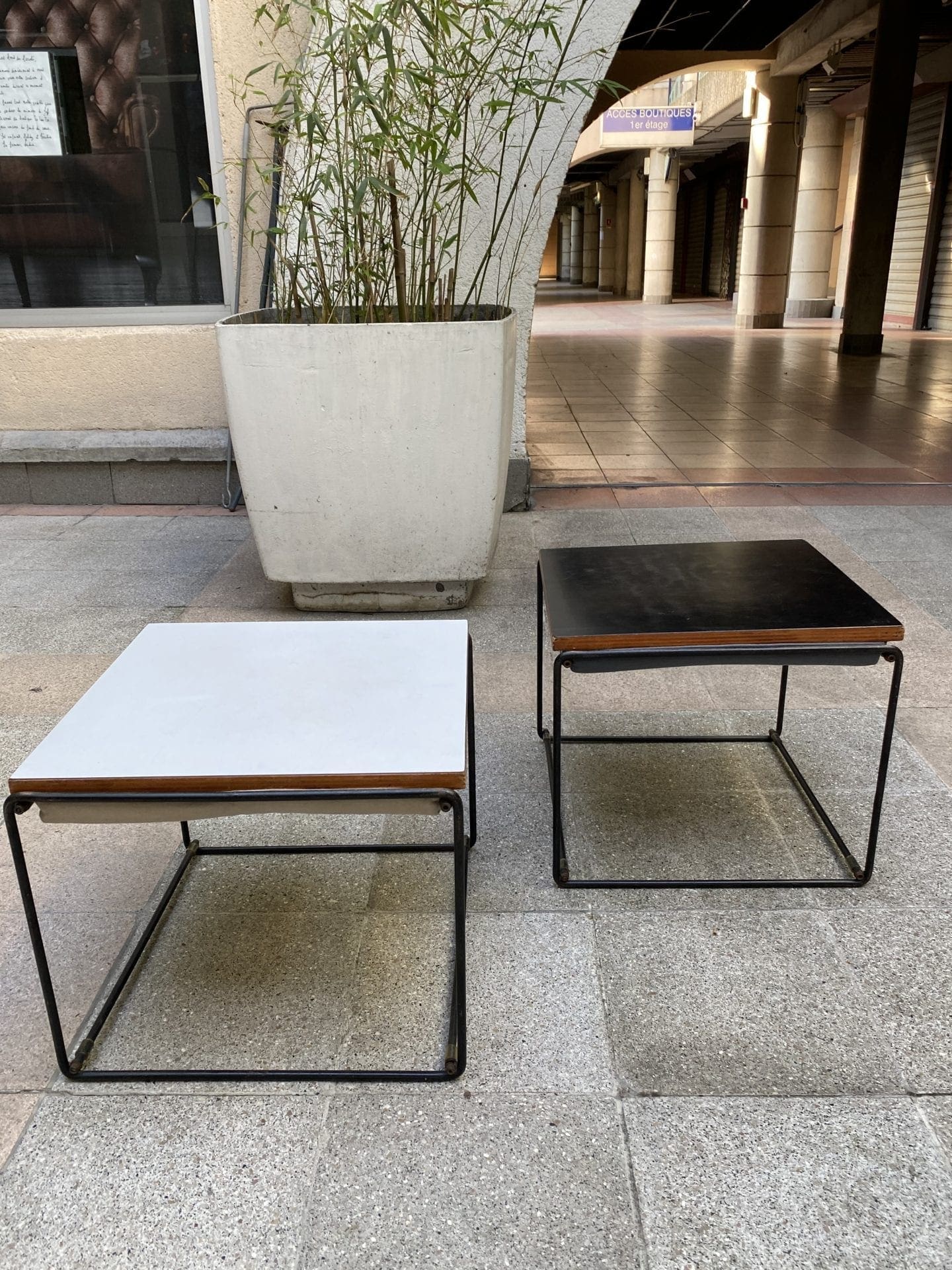 Pierre Guariche – Paire de Tables d’appoints / Tabourets