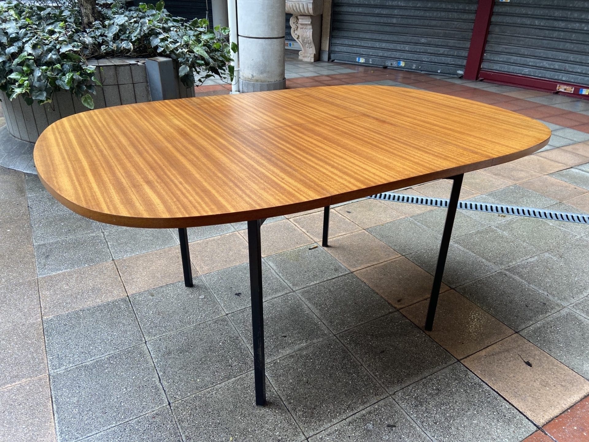 Pierre Guariche – Table de salle à manger TRC 20