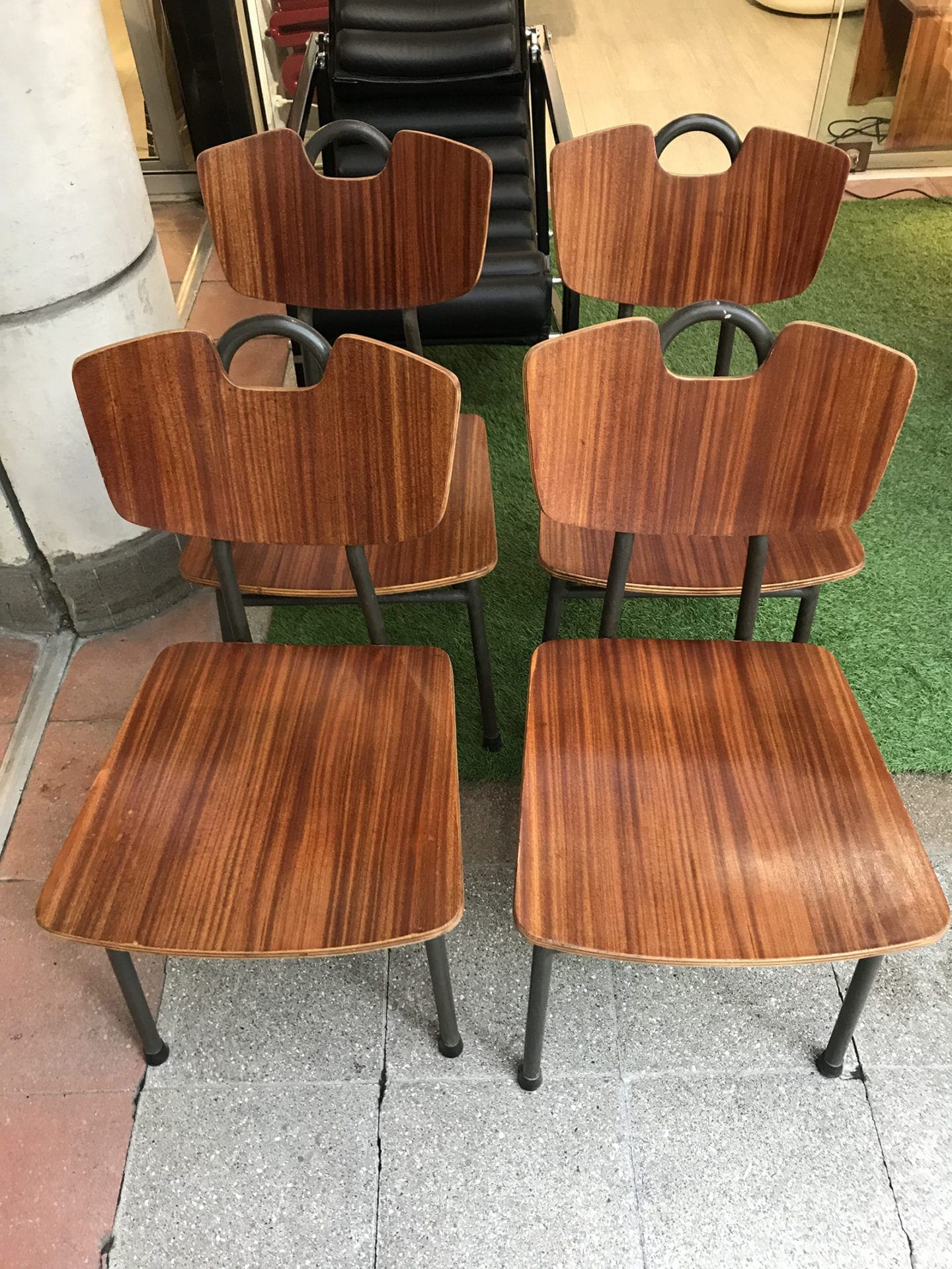 Lot de 4 Chaises « Prefacto » par Pierre Guariche – Édition Airborne, 1951